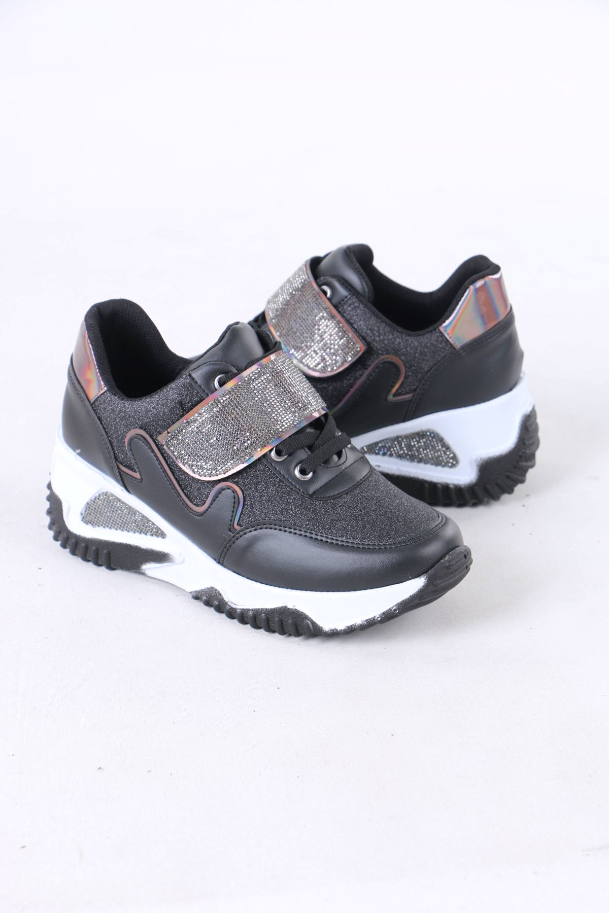 Fabre Siyah Beyaz Taban Mat Deri Kadın Spor Ayakkabı