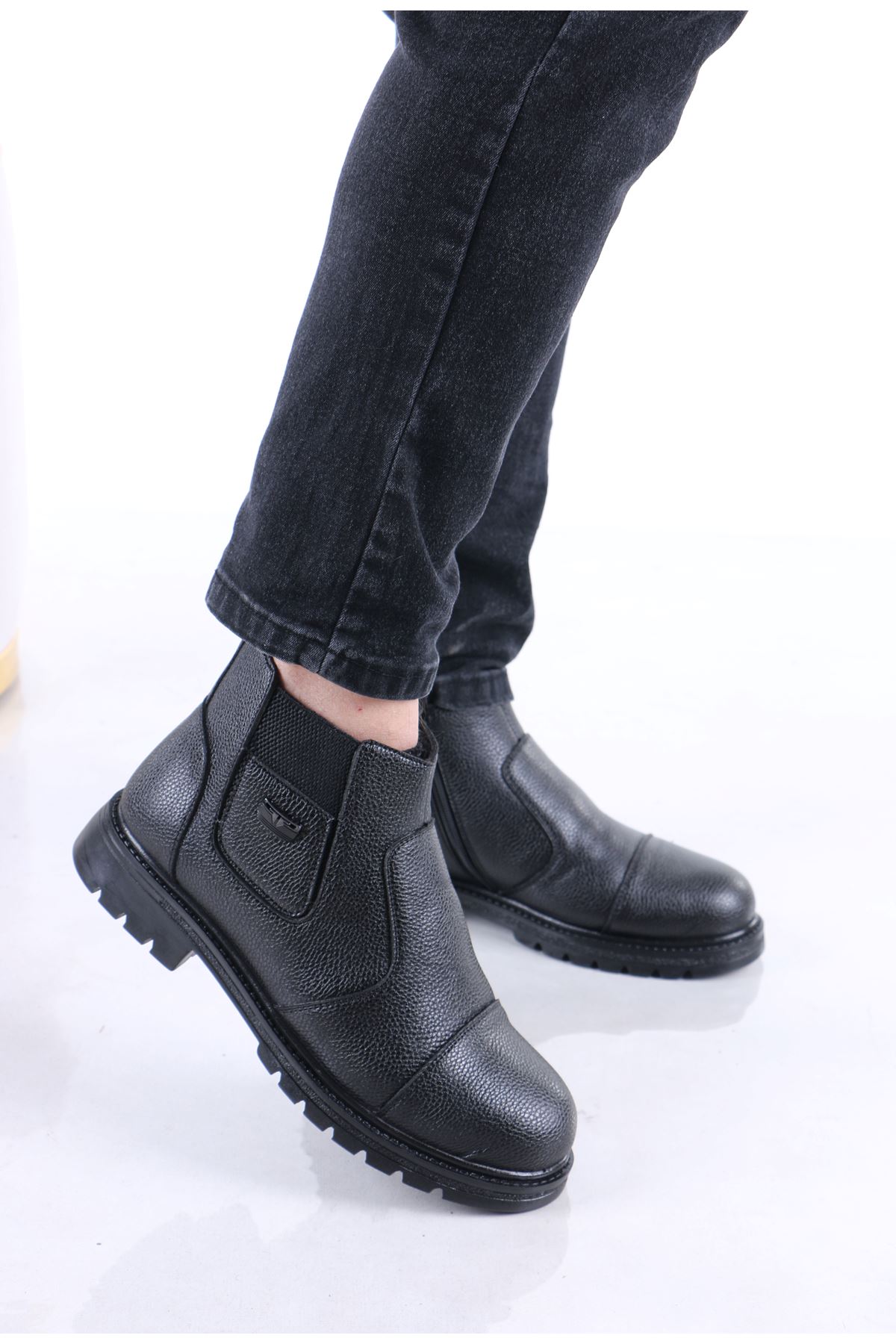 Letya Siyah Mat Deri Kürklü Fermuarlı Erkek Bot