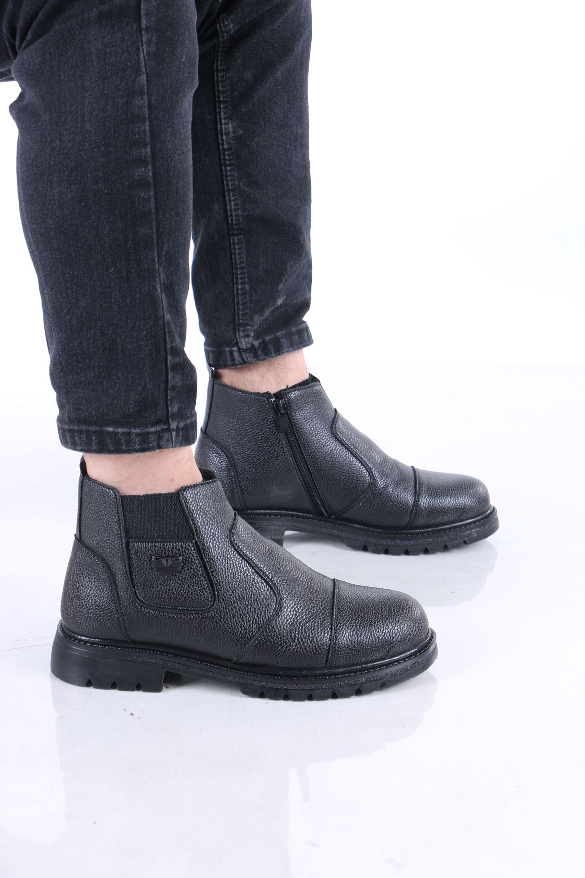 Letya Siyah Mat Deri Kürklü Fermuarlı Erkek Bot