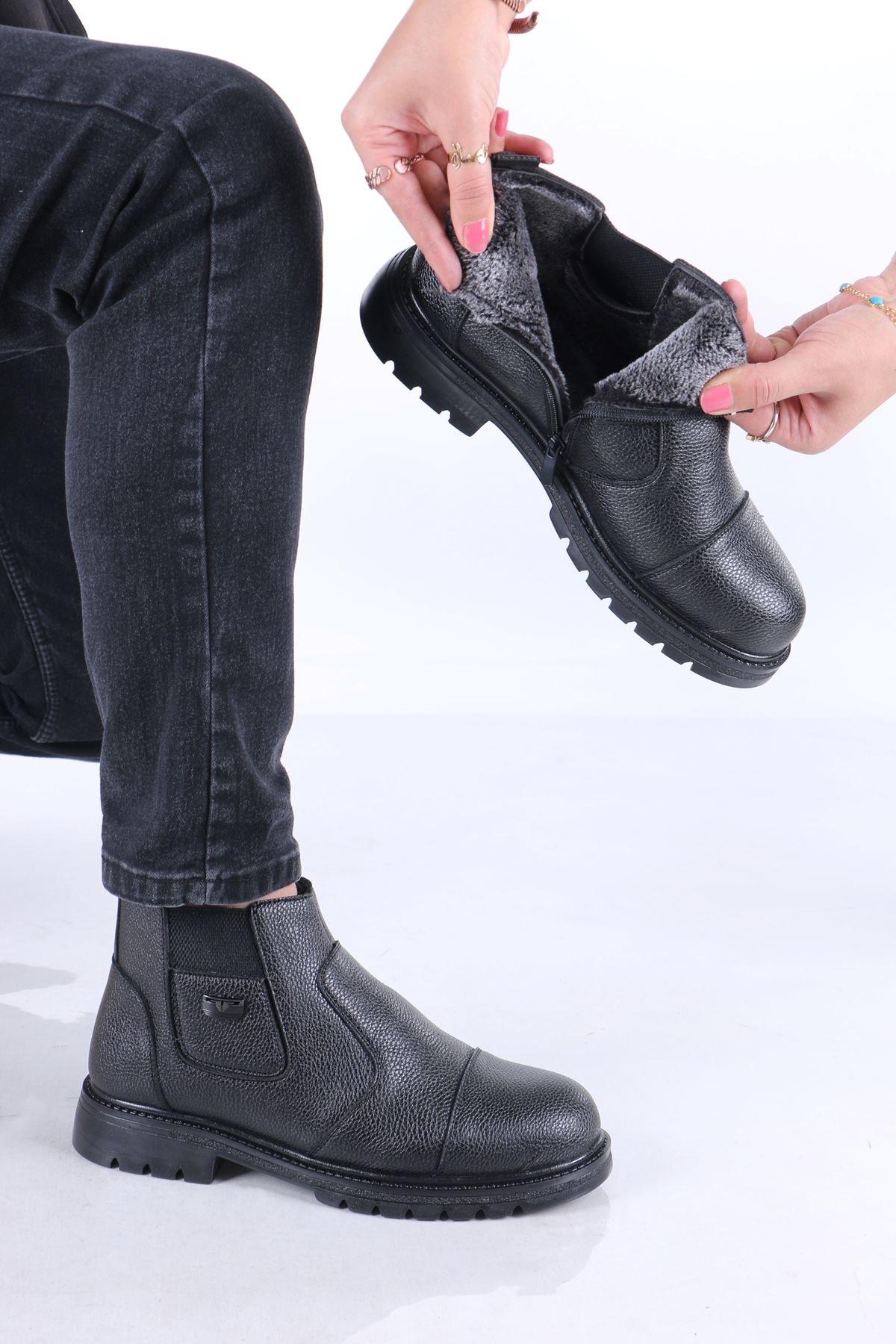 Letya Siyah Mat Deri Kürklü Fermuarlı Erkek Bot