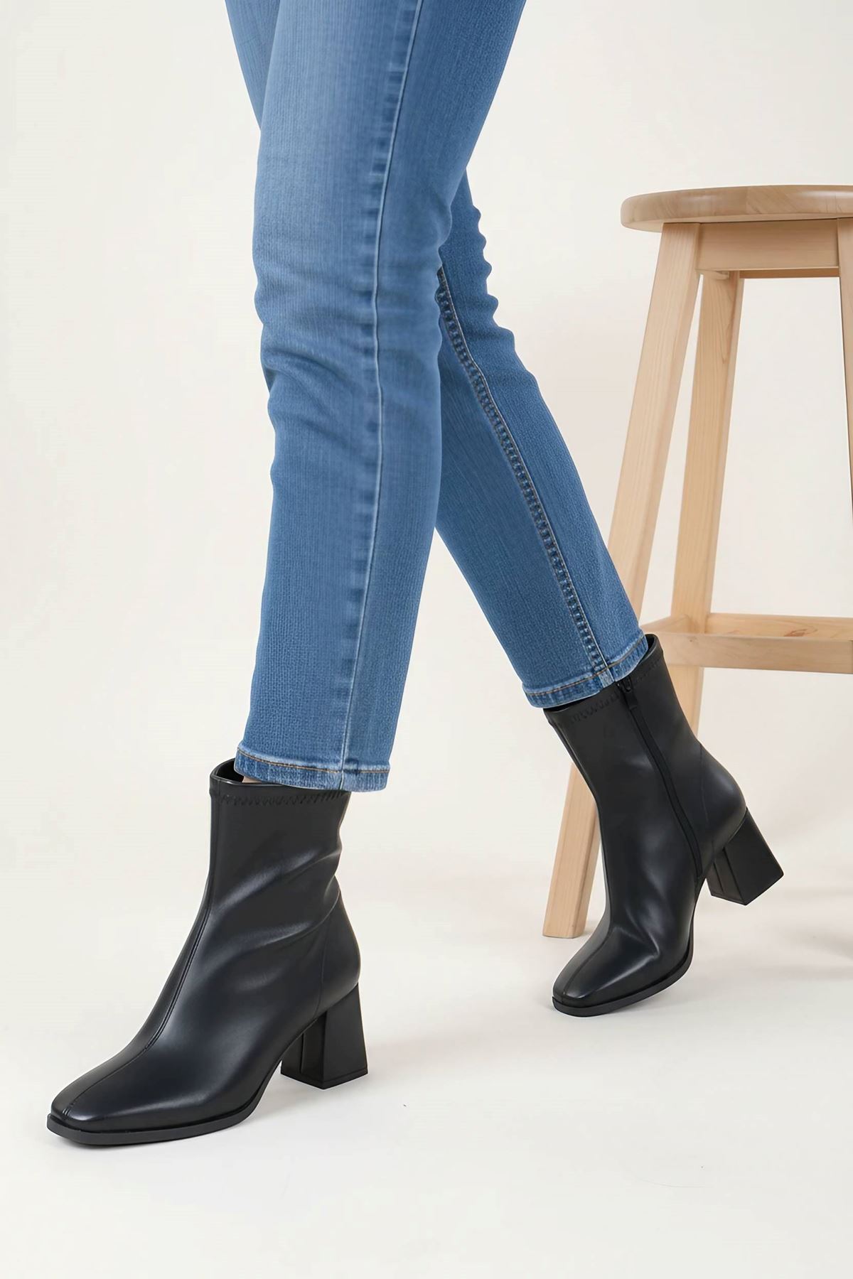 Jineen Siyah Fermuarlı Topuklu Kadın Bot