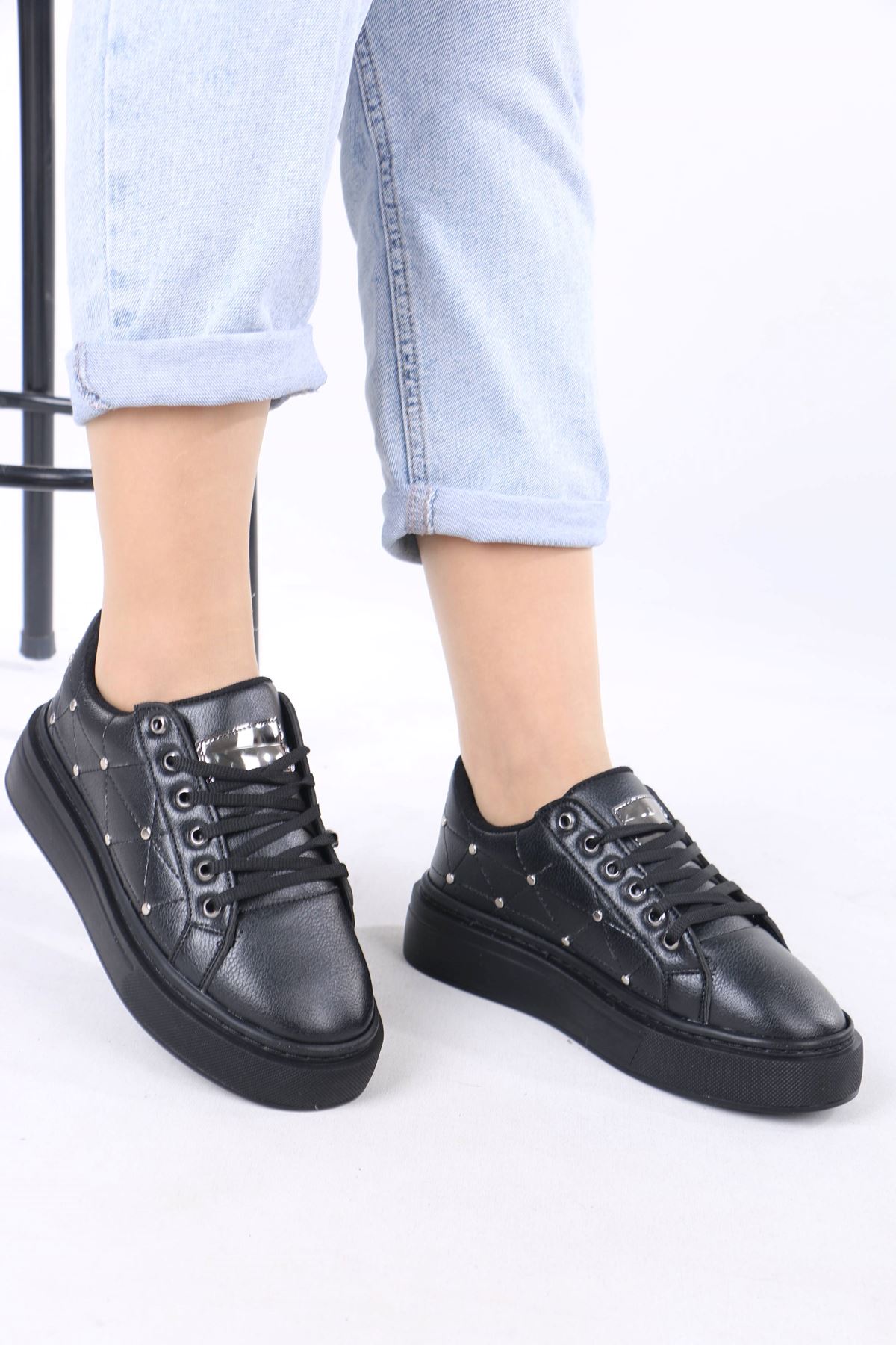 Noll Siyah Mat Deri Bağcıklı Kadın Spor Ayakkabı