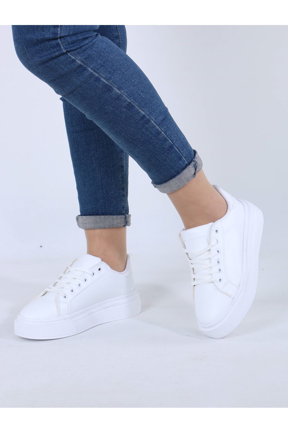 Jeri Beyaz Mat Deri Bağcıklı Kadın Spor Ayakkabı