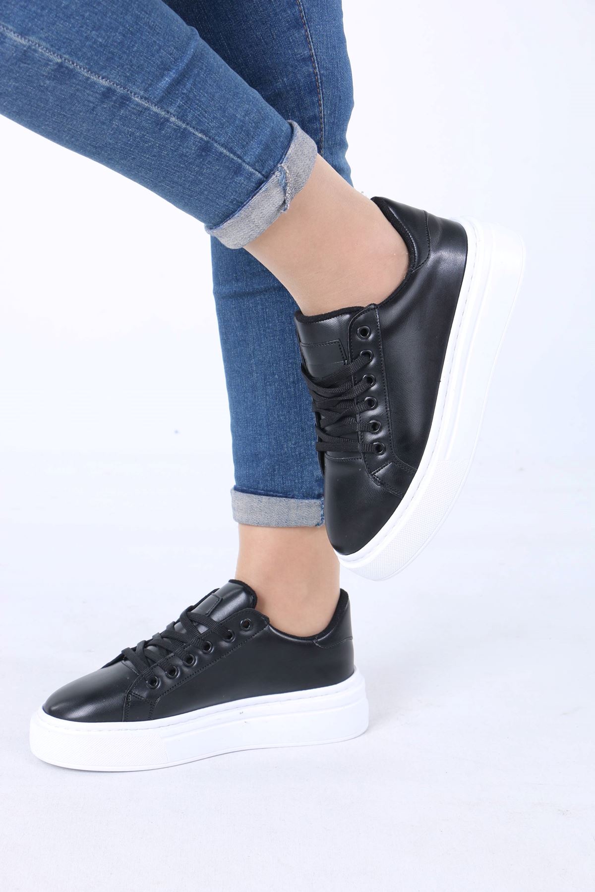 Jeri Siyah Beyaz Taban Mat Deri Bağcıklı Kadın Spor Ayakkabı
