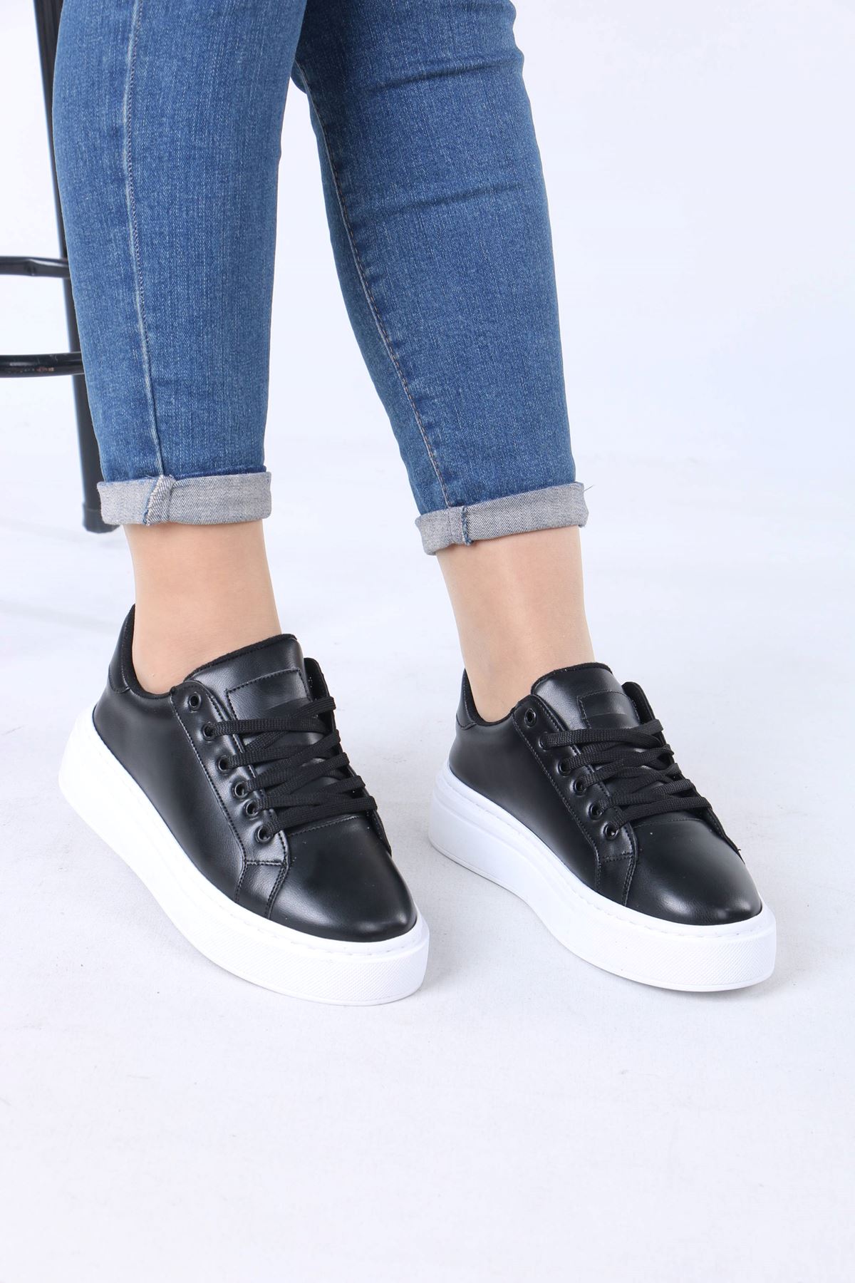 Jeri Siyah Beyaz Taban Mat Deri Bağcıklı Kadın Spor Ayakkabı