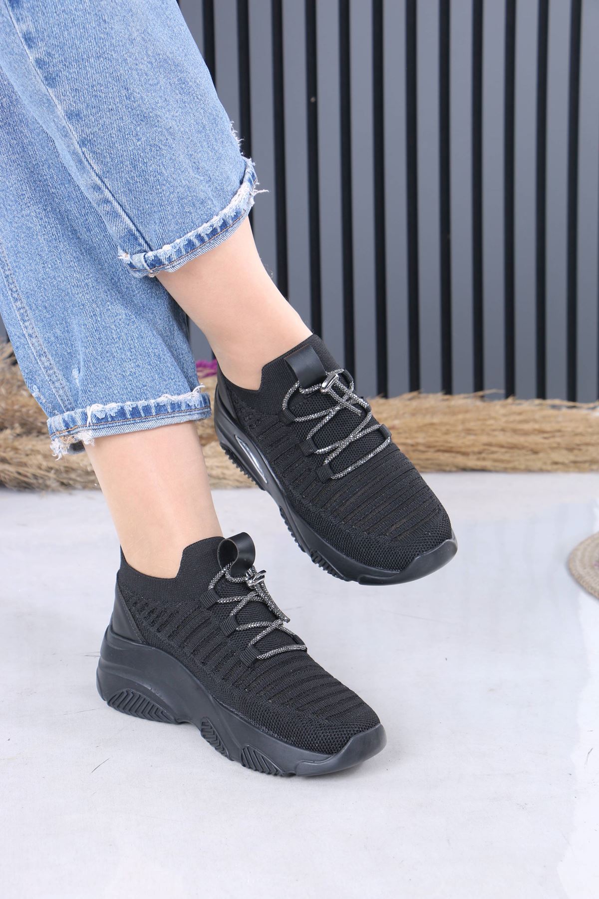 Joella Siyah Triko Taşlı Bağcıklı Kadın Spor Ayakkabı