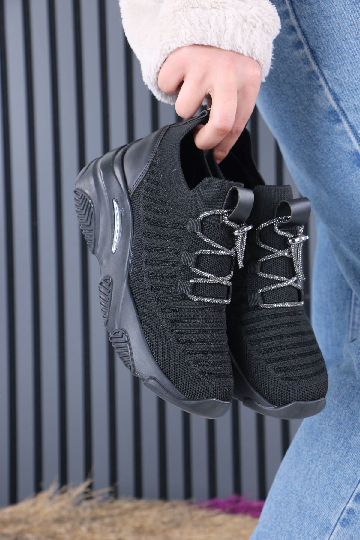 Joella Siyah Triko Taşlı Bağcıklı Kadın Spor Ayakkabı