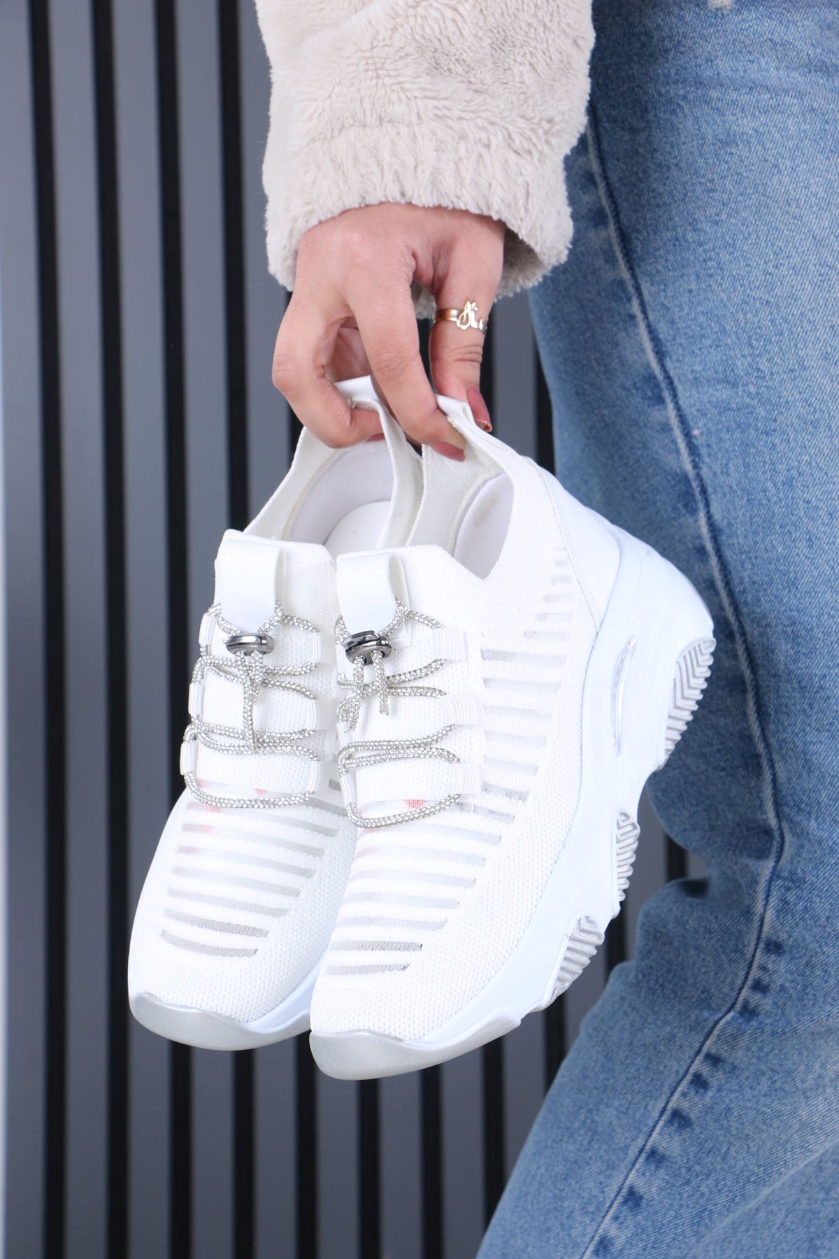 Joella Beyaz Triko Taşlı Bağcıklı Kadın Spor Ayakkabı