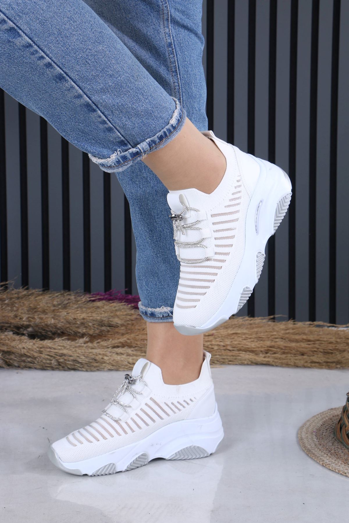 Joella Beyaz Triko Taşlı Bağcıklı Kadın Spor Ayakkabı