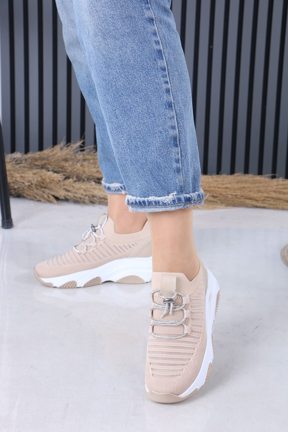 Joella Nude Beyaz Taban Triko Taşlı Bağcıklı Kadın Spor Ayakkabı