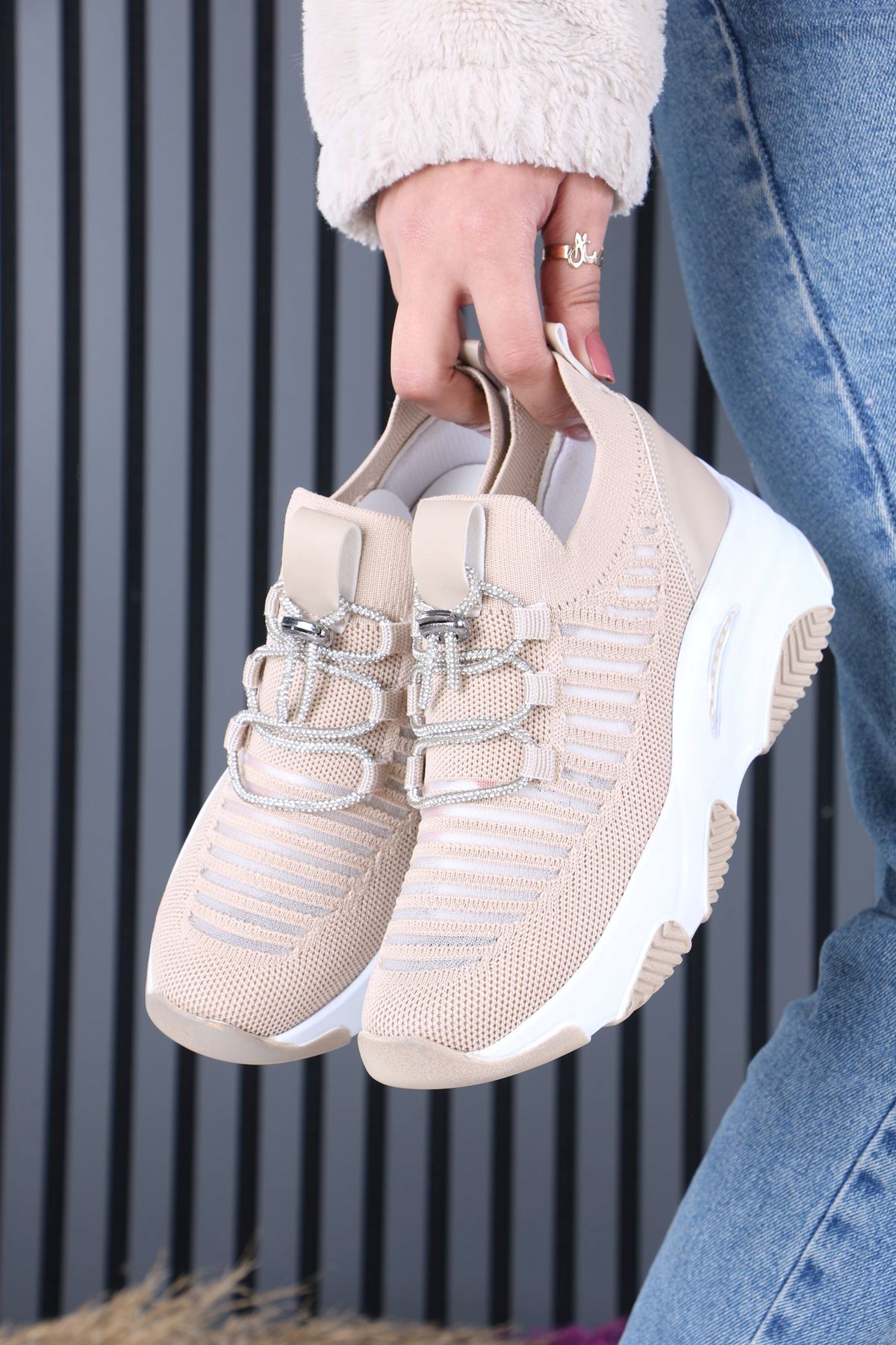 Joella Nude Beyaz Taban Triko Taşlı Bağcıklı Kadın Spor Ayakkabı