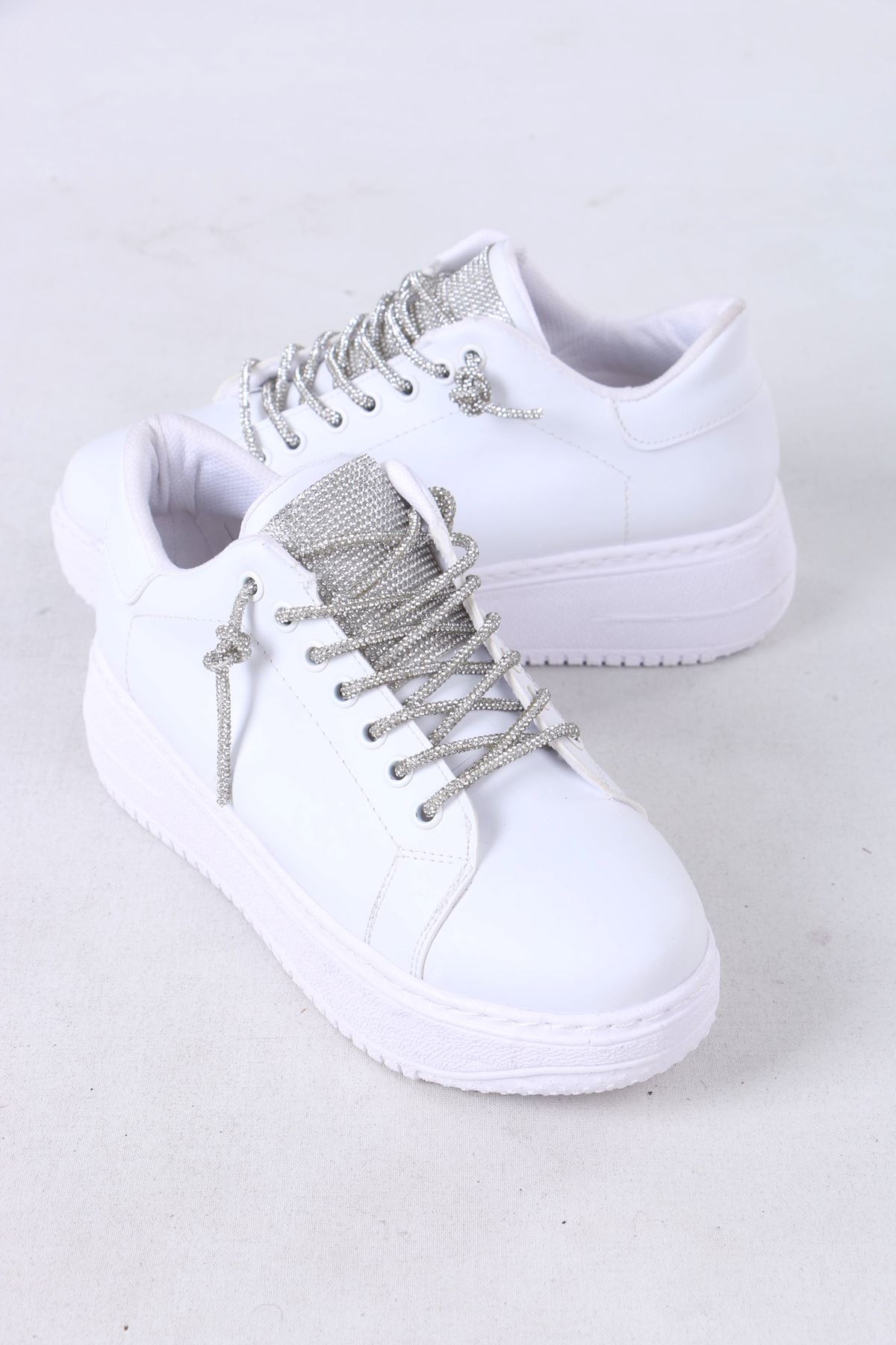 Lavera Beyaz Mat Deri Taşlı Bağcıklı Kadın Spor Ayakkabı