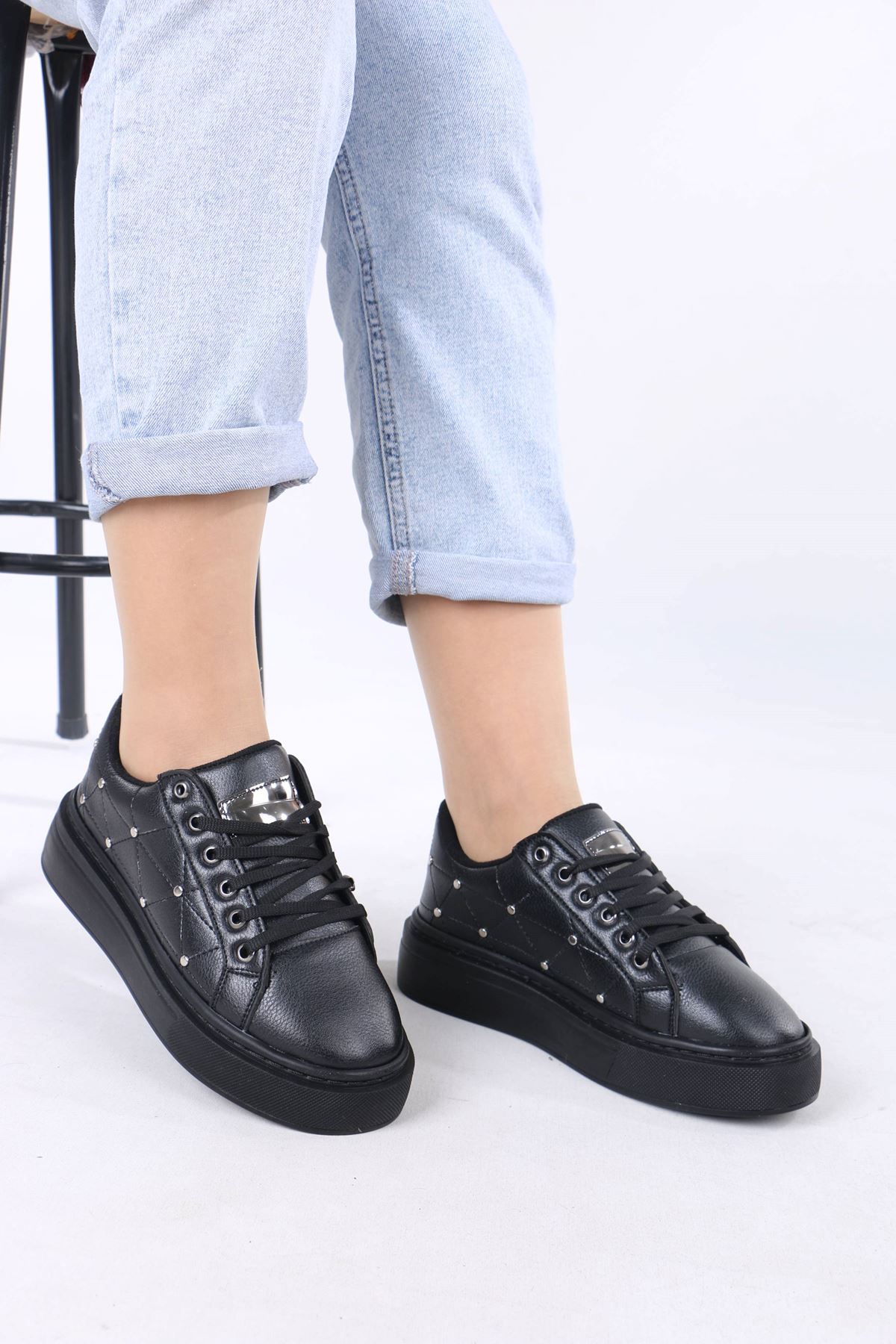 Noll Siyah Mat Deri Bağcıklı Kadın Spor Ayakkabı