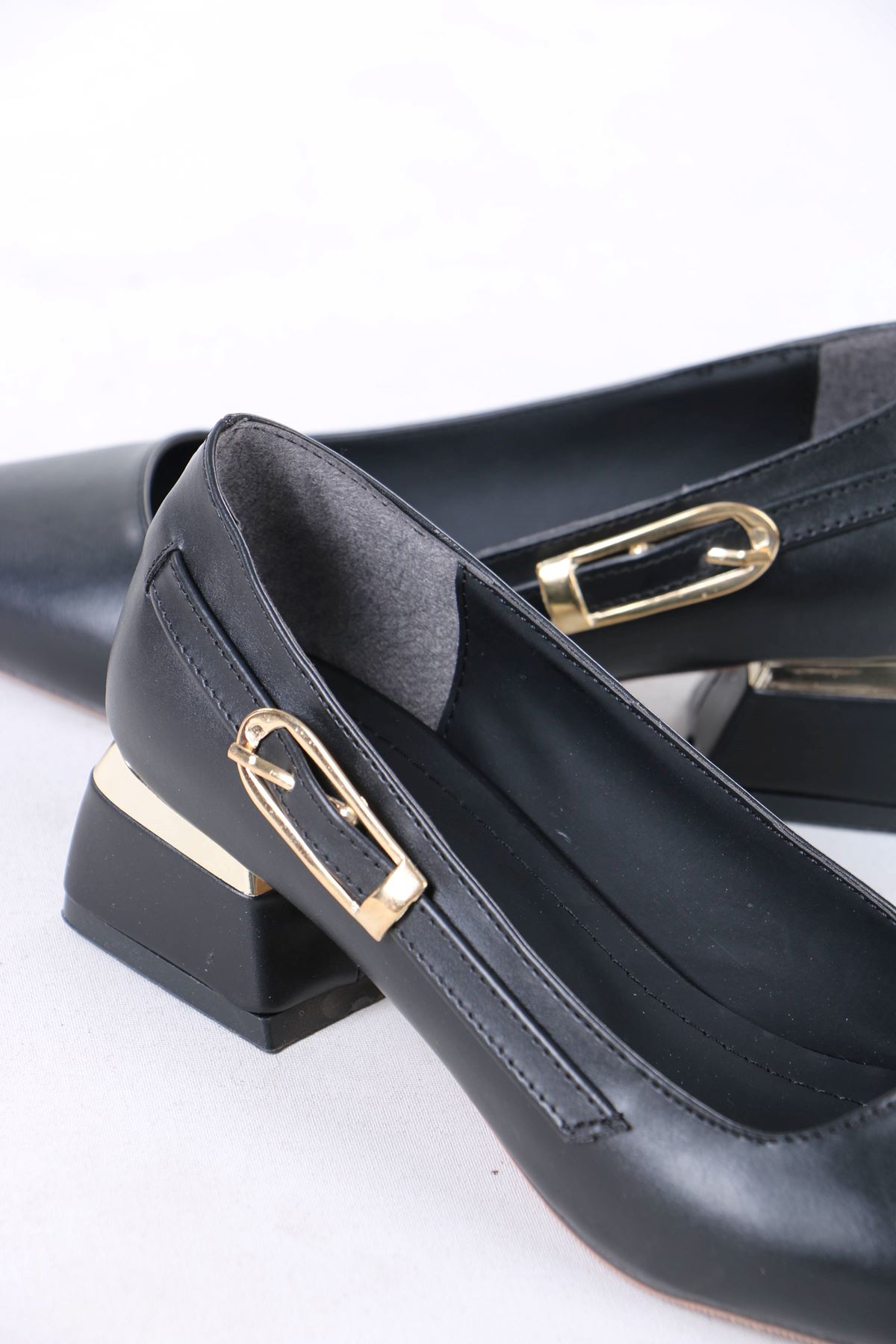 Zailor Siyah Mat Deri Tokalı Topuklu Kadın Ayakkabı