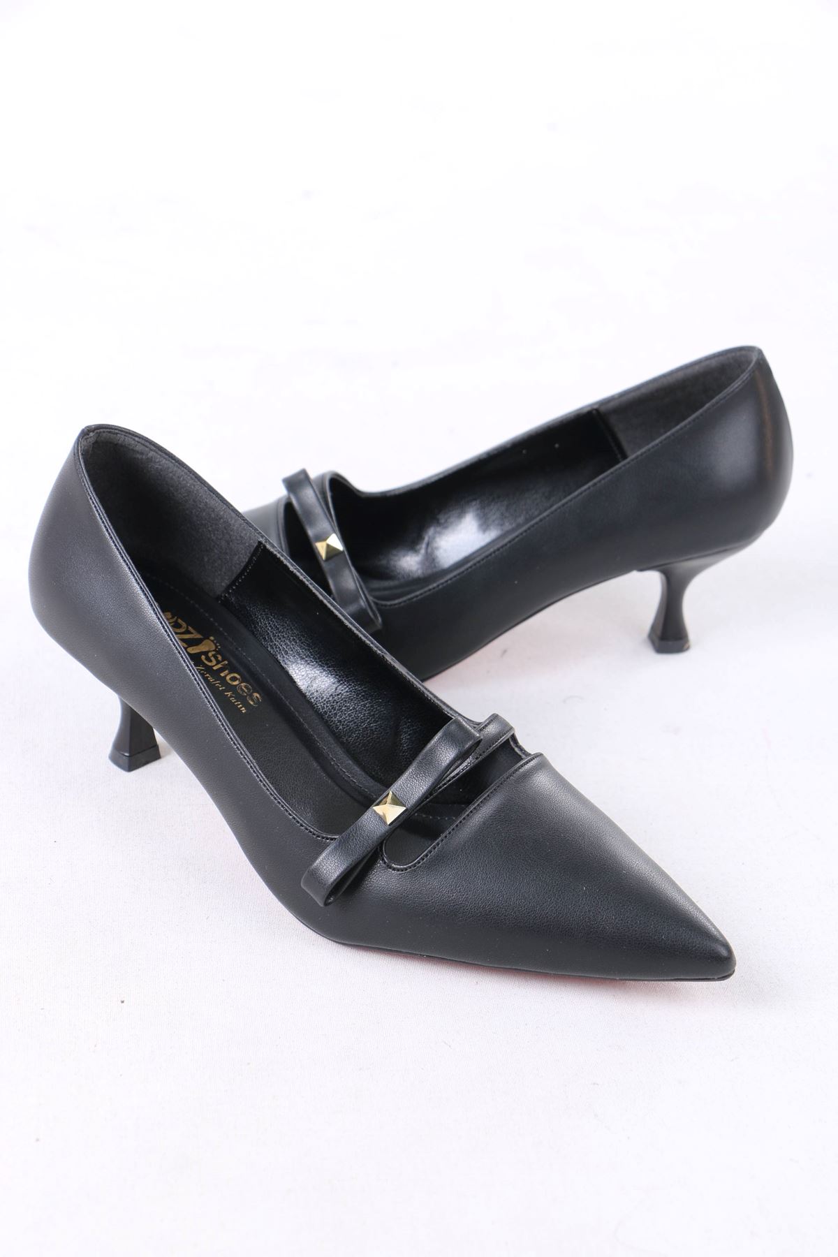 Larue Siyah Mat Deri Tokalı Topuklu Kadın Ayakkabı