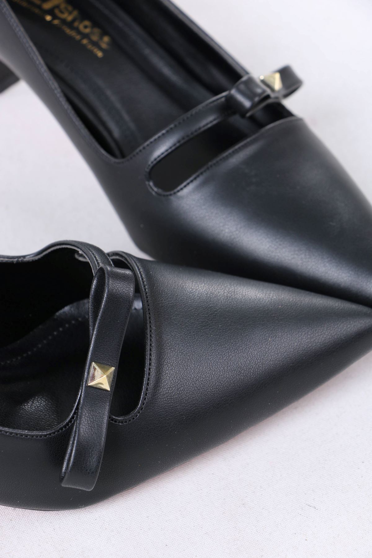 Larue Siyah Mat Deri Tokalı Topuklu Kadın Ayakkabı