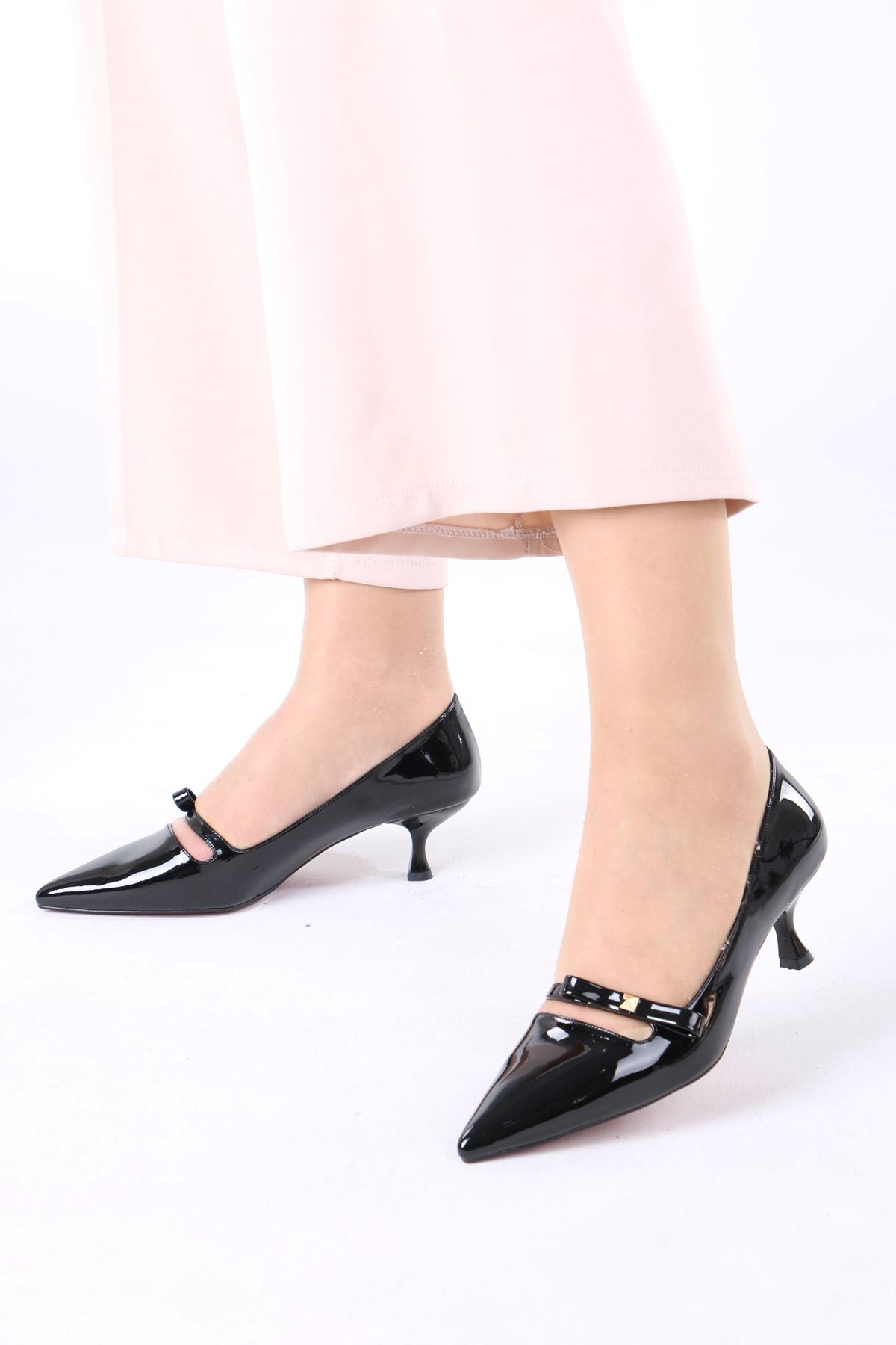 Larue Siyah Rugan Tokalı Topuklu Kadın Ayakkabı