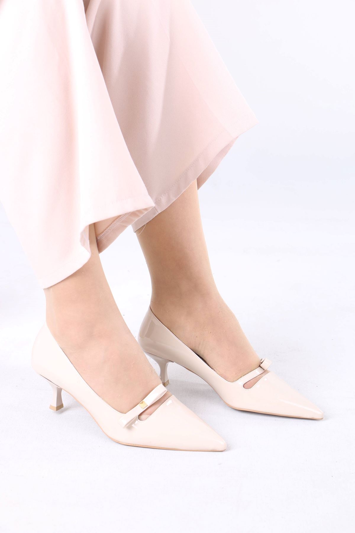 Larue Bej Rugan Tokalı Topuklu Kadın Ayakkabı