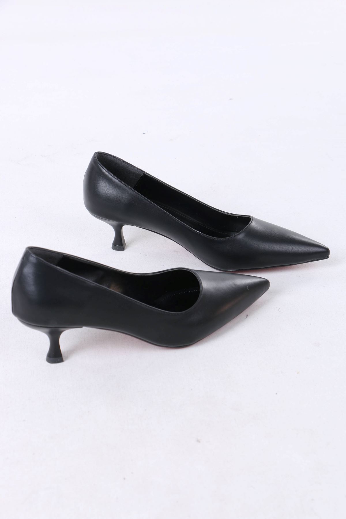 Mauger Siyah Mat Deri Topuklu Kadın Ayakkabı