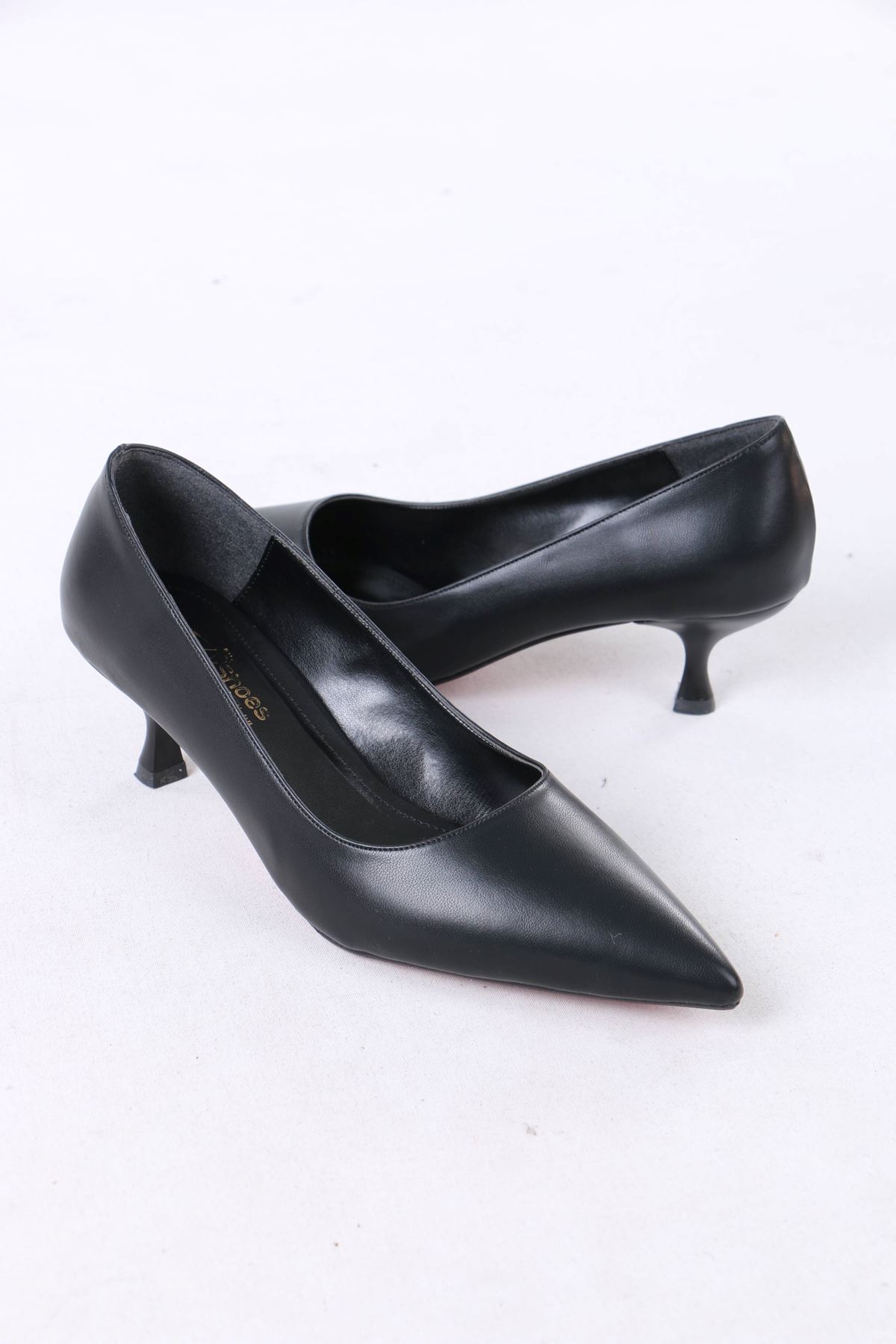 Mauger Siyah Mat Deri Topuklu Kadın Ayakkabı