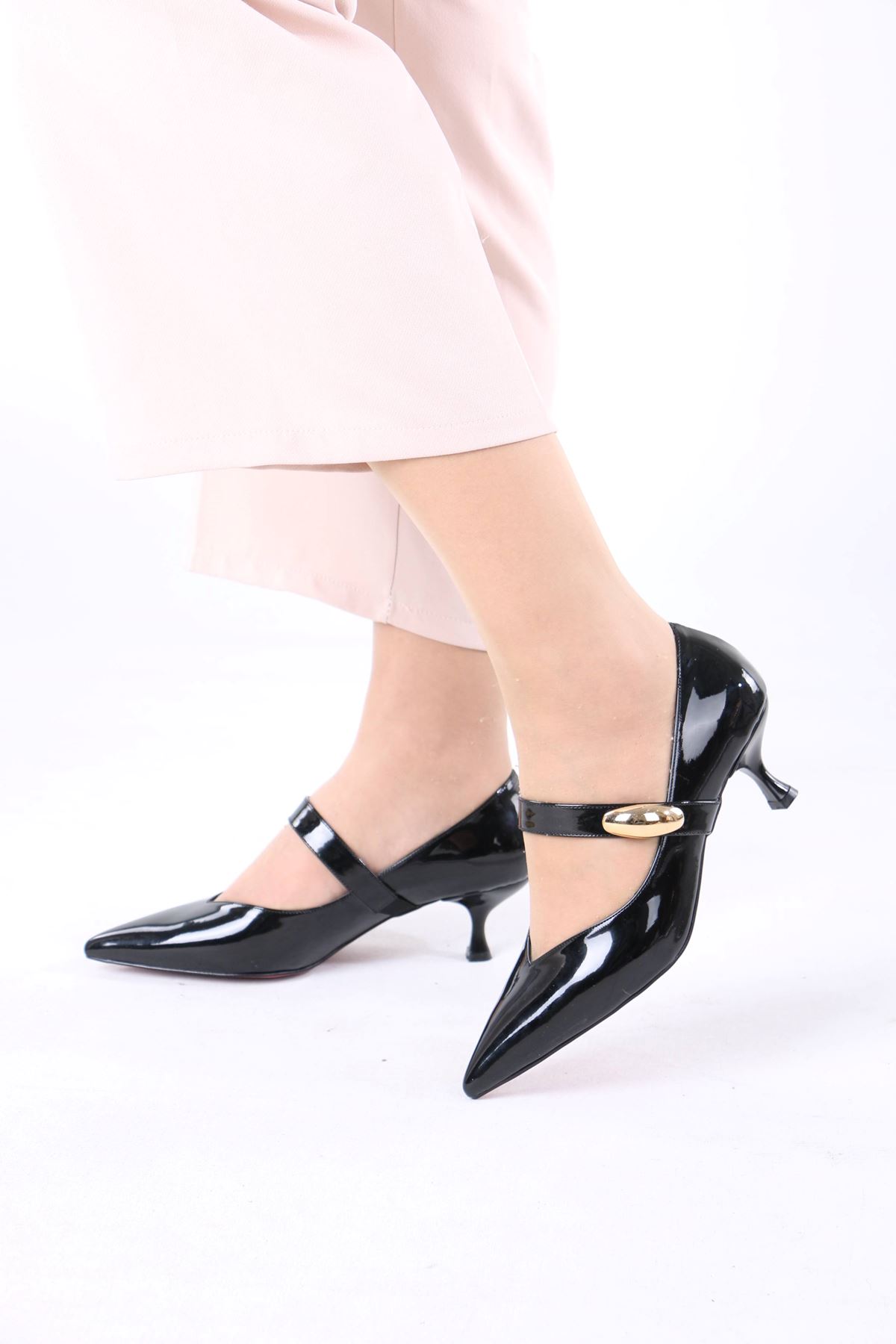 Lotye Siyah Rugan Tokalı Topuklu Kadın Ayakkabı