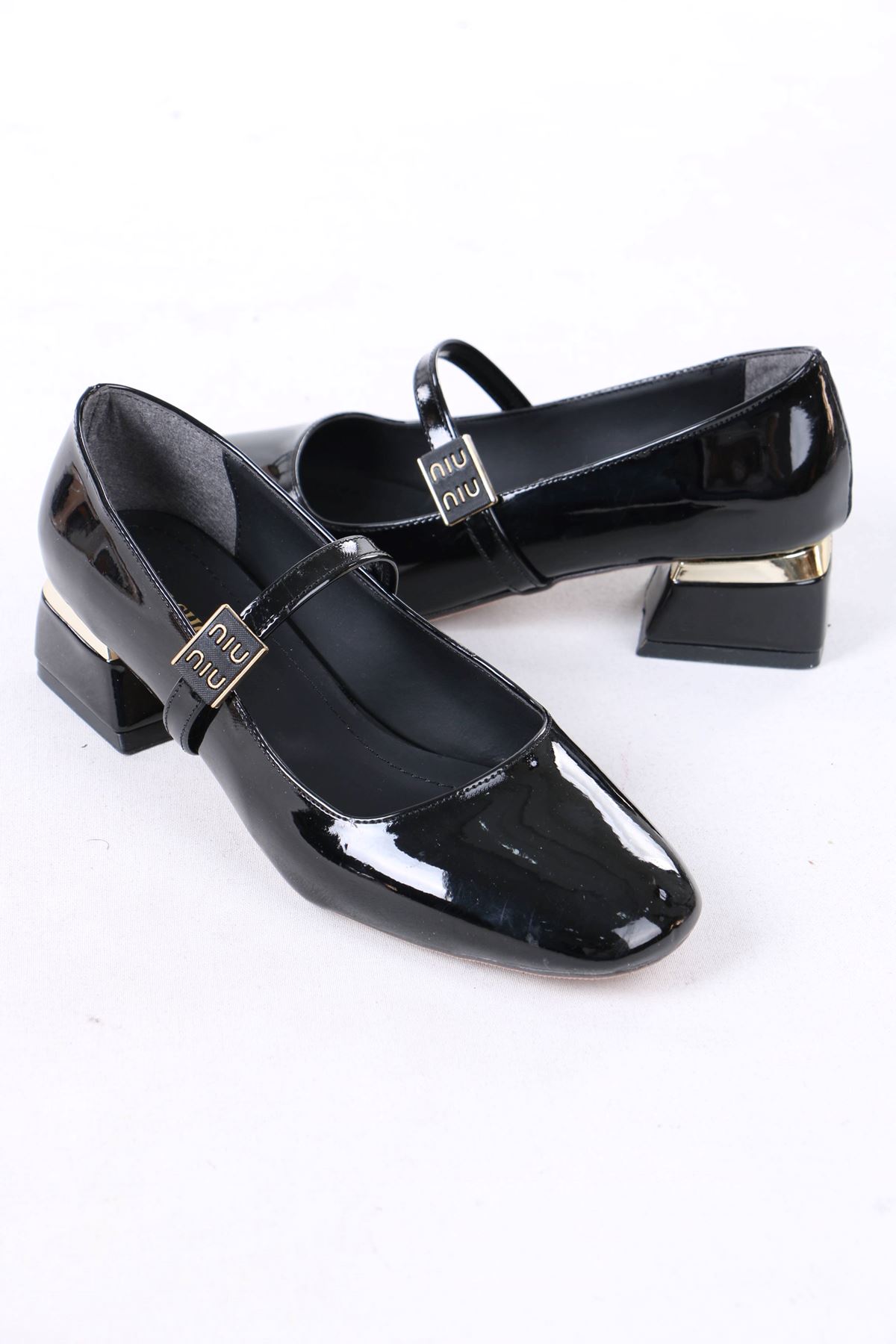 Merla Siyah Rugan Tokalı Topuklu Kadın Ayakkabı