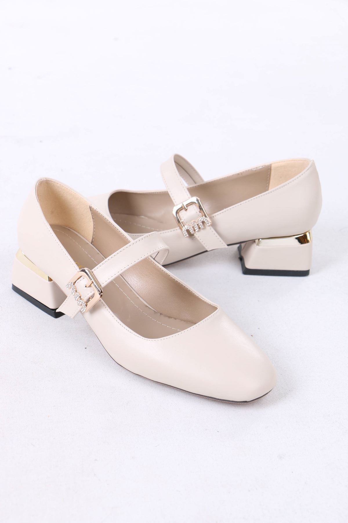 Larow Bej Mat Deri Tokalı Topuklu Kadın Ayakkabı