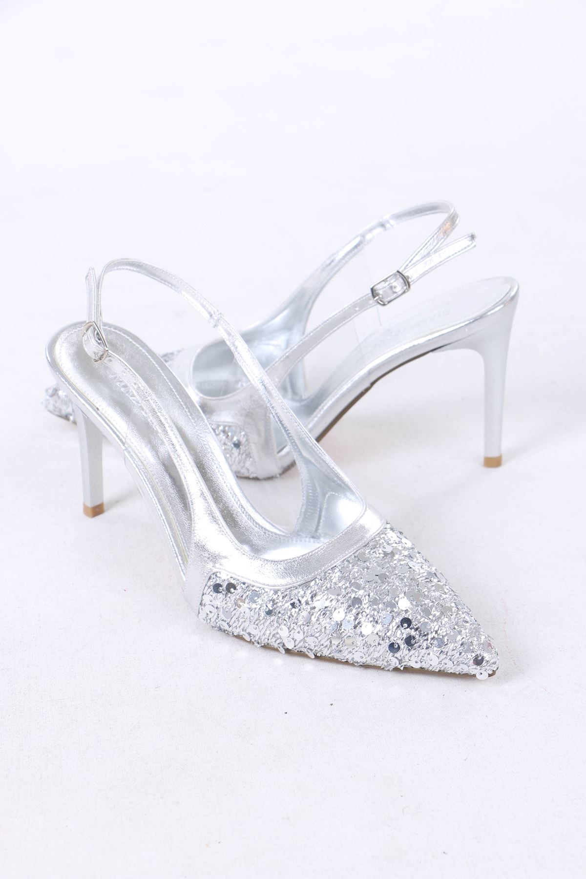 Lela Gümüş Pullu Topuklu Kadın Ayakkabı