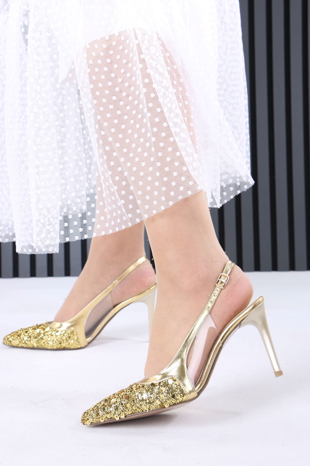 Lela Gold Pullu Topuklu Kadın Ayakkabı