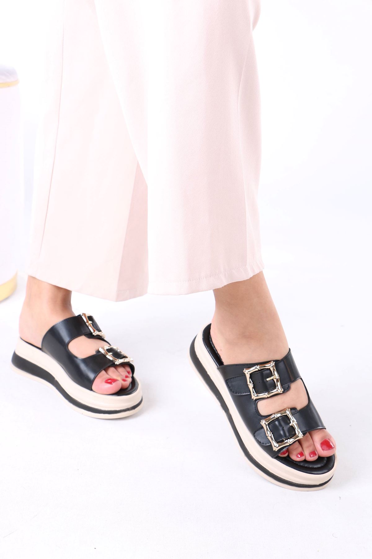 Legget Siyah Mat Deri Tokalı Kadın Terlik