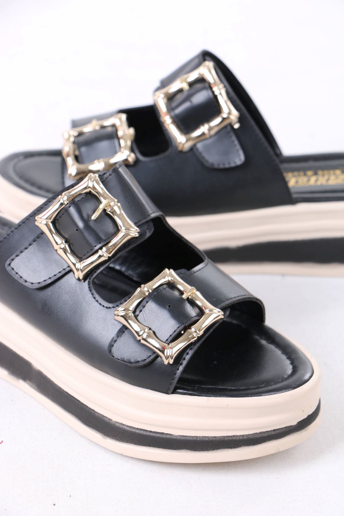 Legget Siyah Mat Deri Tokalı Kadın Terlik