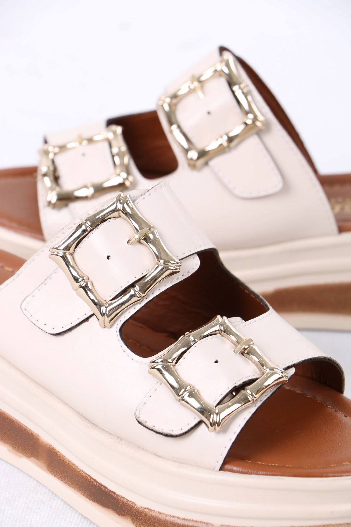 Legget Bej Mat Deri Tokalı Kadın Terlik