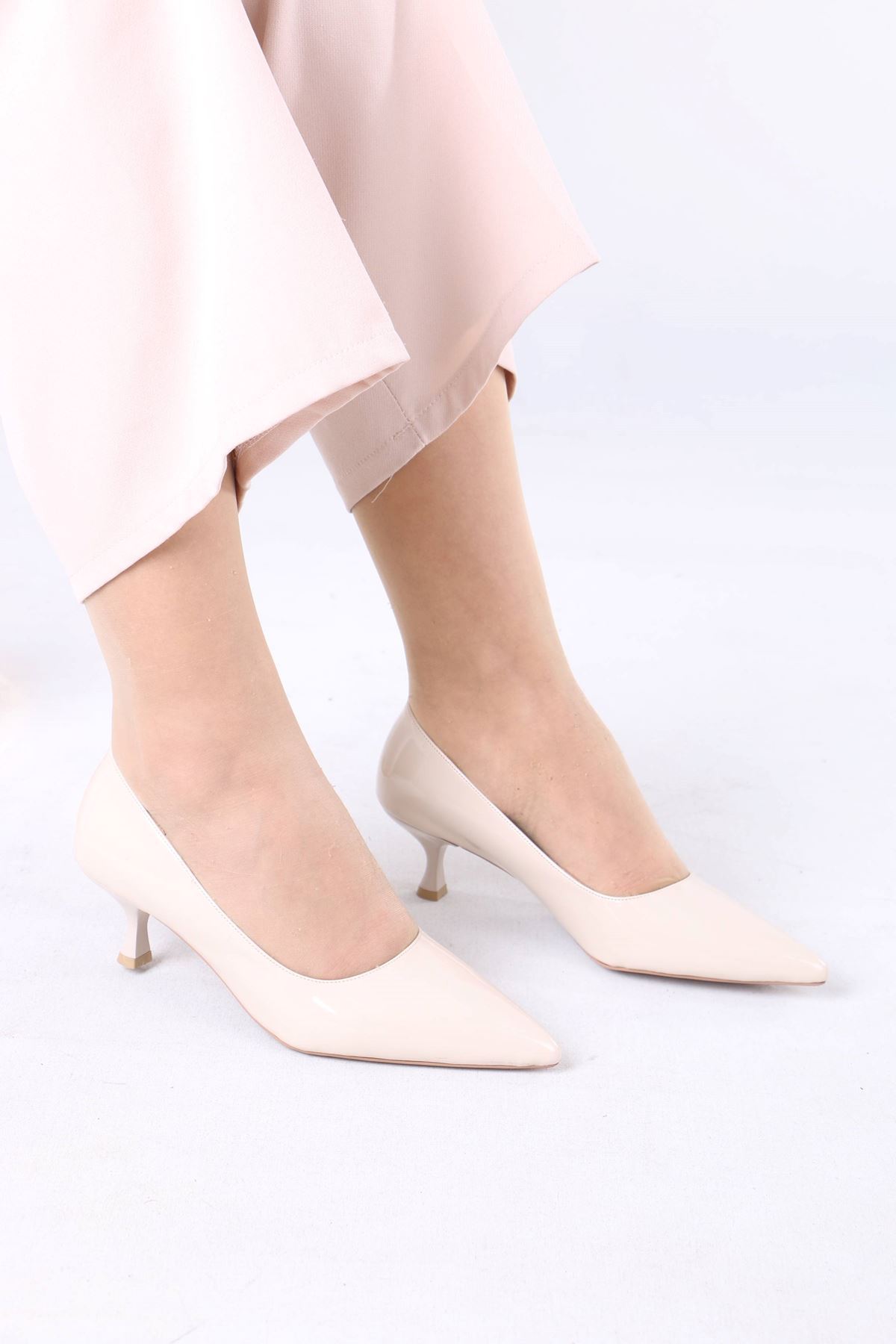 Mauger Bej Rugan Topuklu Kadın Ayakkabı