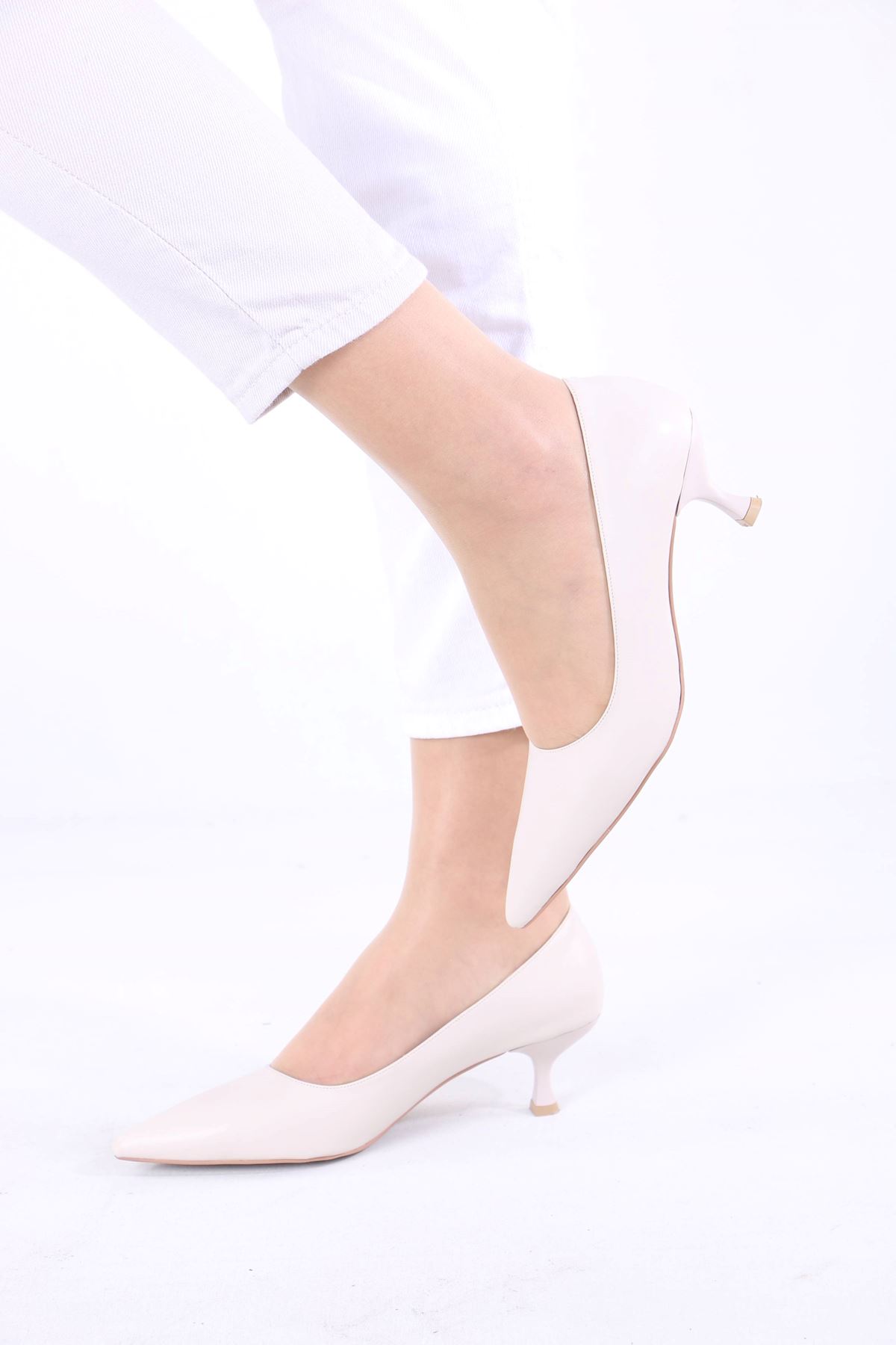 Mauger Bej Mat Deri Topuklu Kadın Ayakkabı