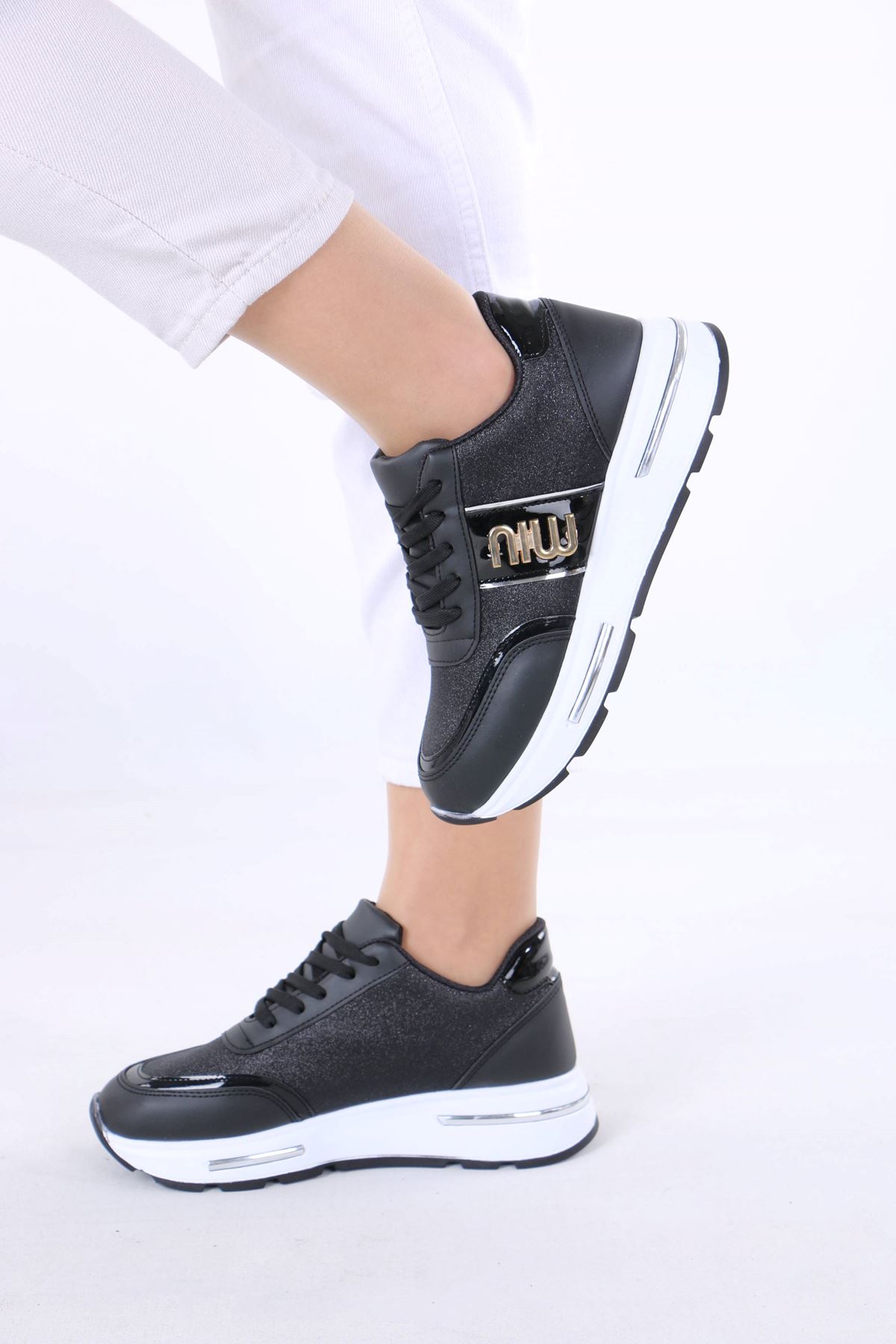 Karter Siyah Beyaz Taban Simli Kadın Spor Ayakkabı