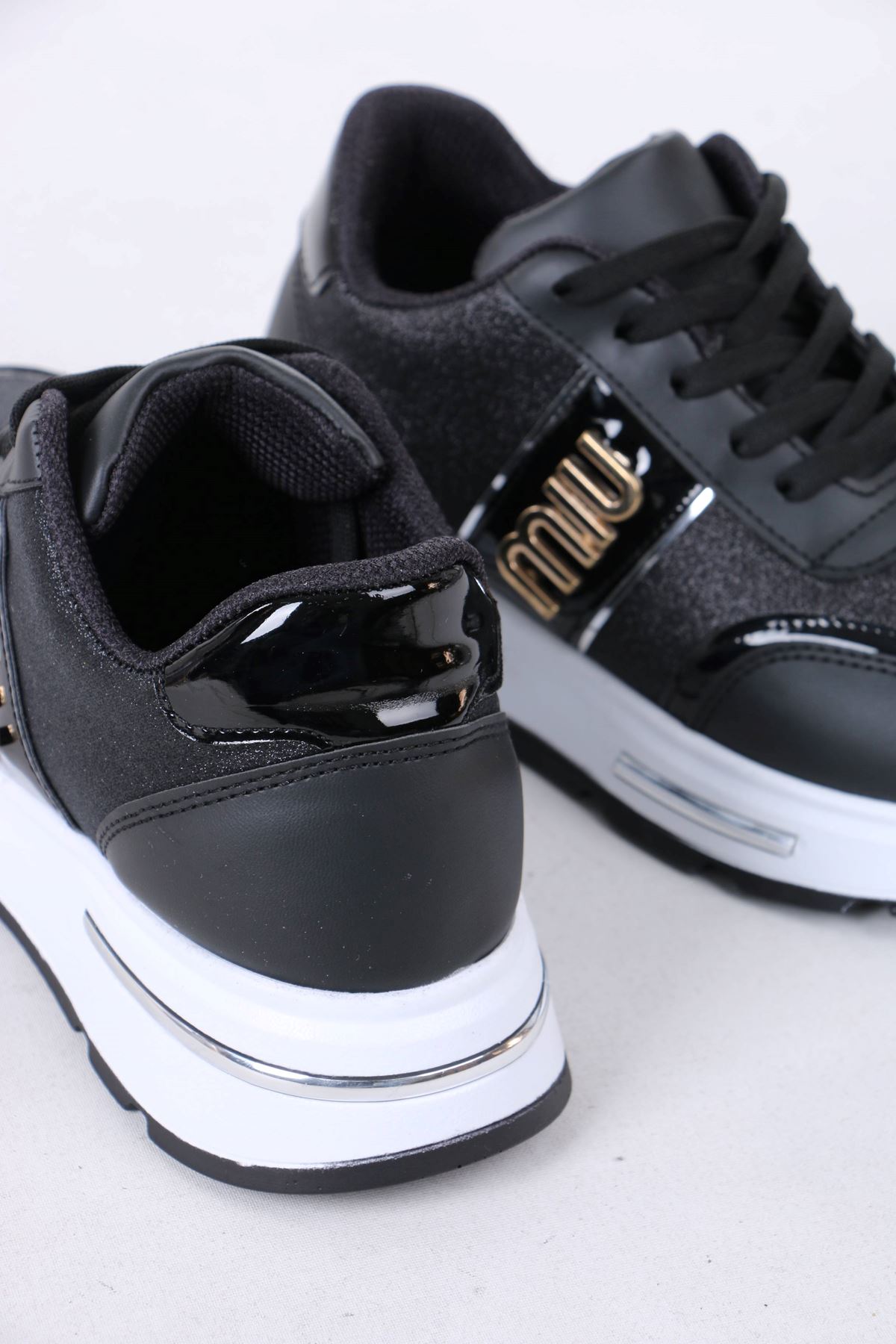 Karter Siyah Beyaz Taban Simli Kadın Spor Ayakkabı