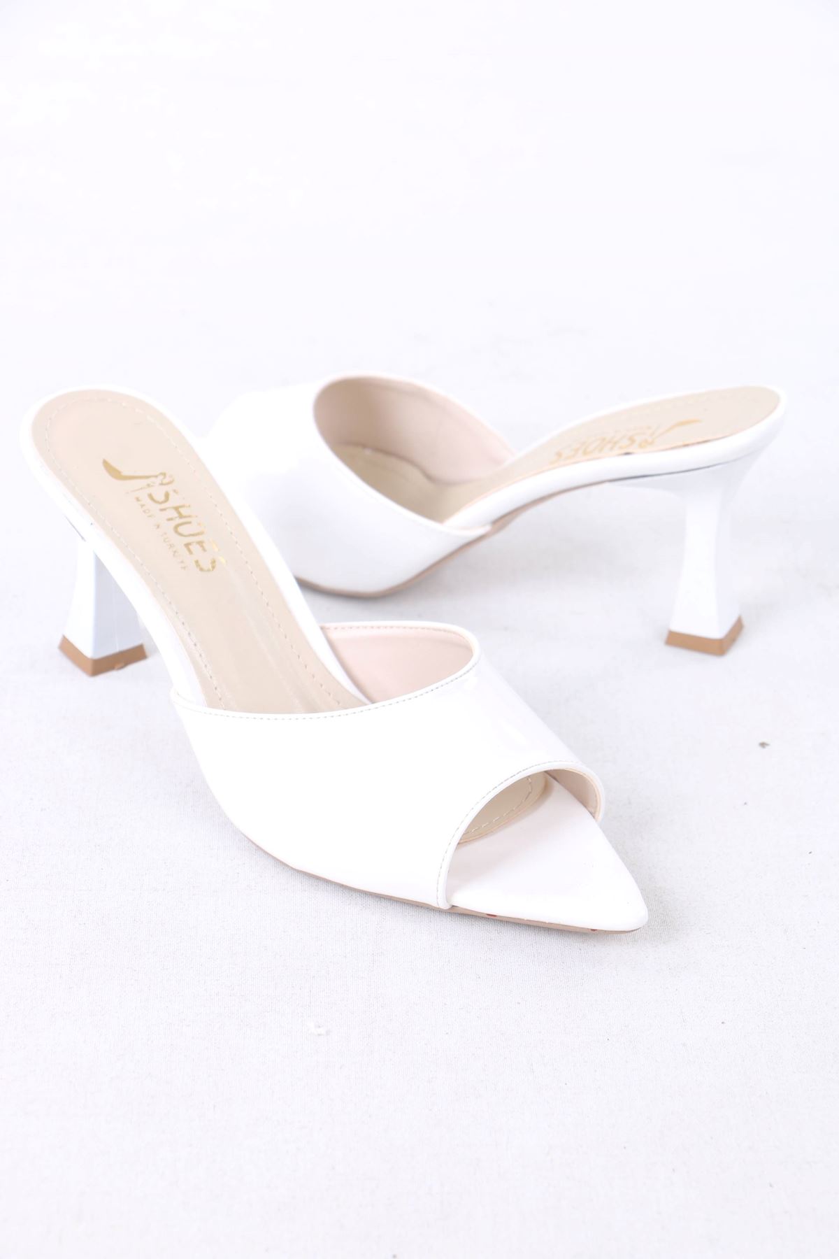 Nadeen Beyaz Rugan Kadın Topuklu Terlik