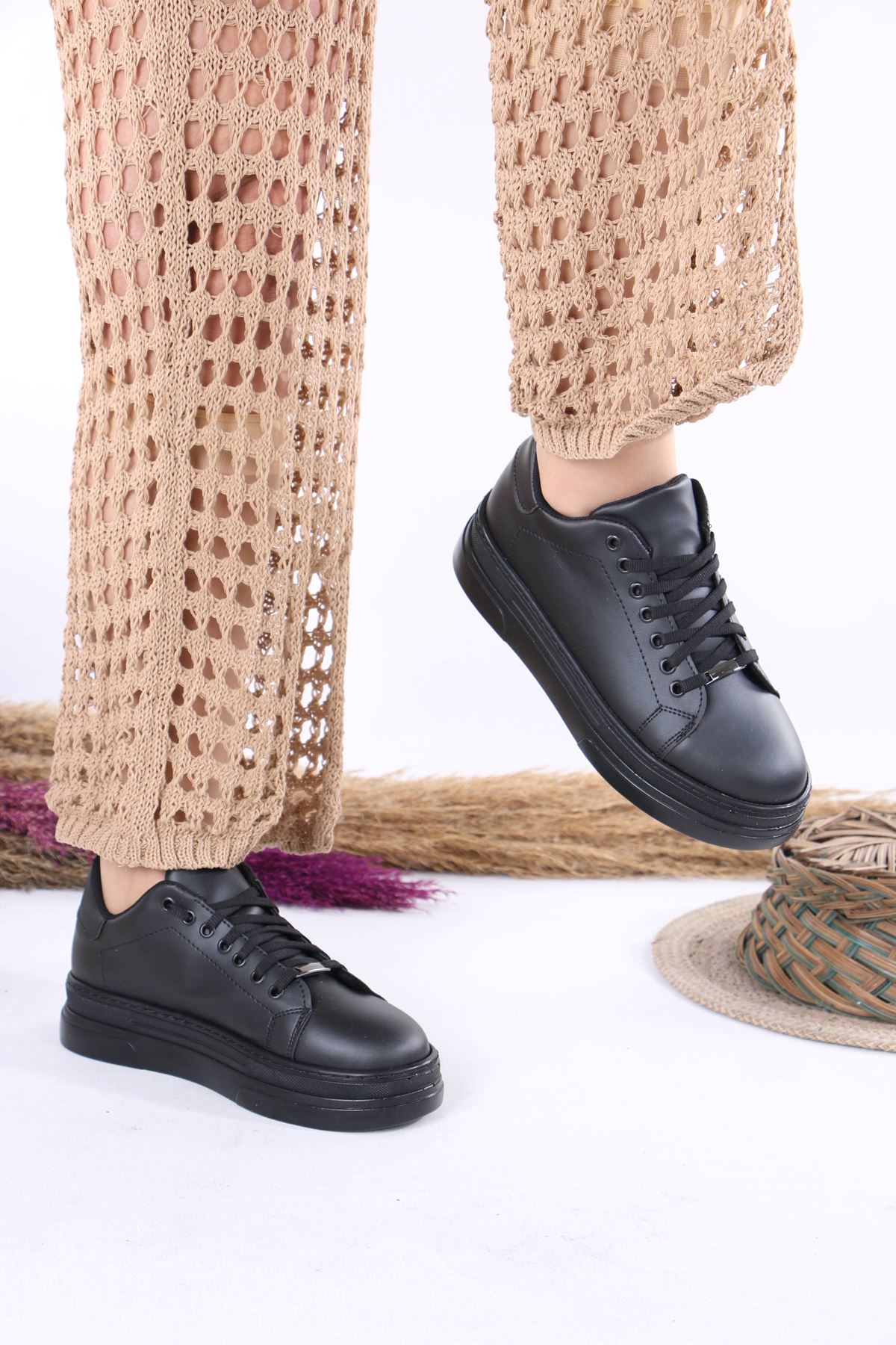 Mavise Siyah Mat Deri Kadın Spor Ayakkabı