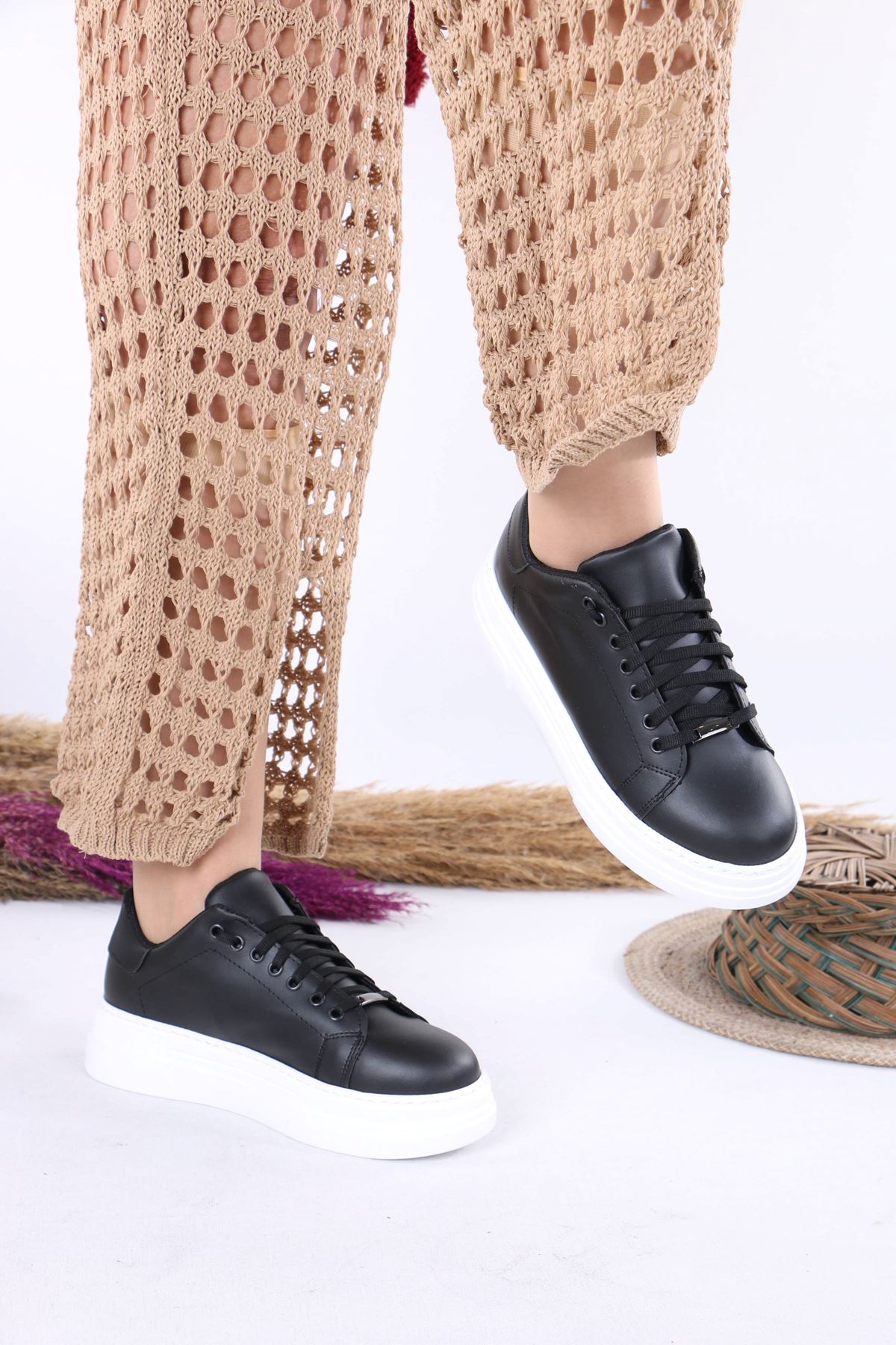 Mavise Siyah Beyaz Taban Mat Deri Kadın Spor Ayakkabı