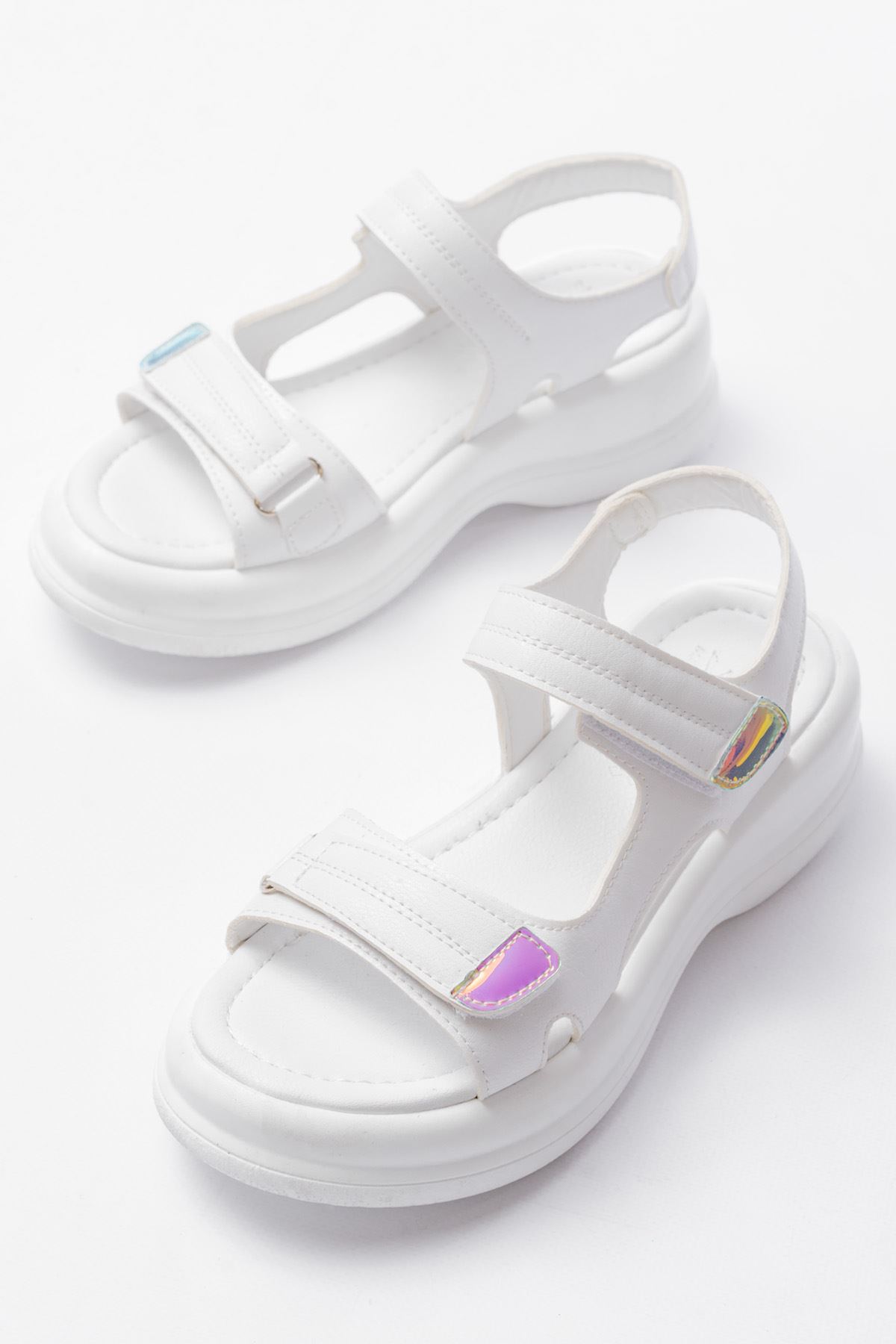 Majori Beyaz Mat Deri Tokalı Kadın Sandalet