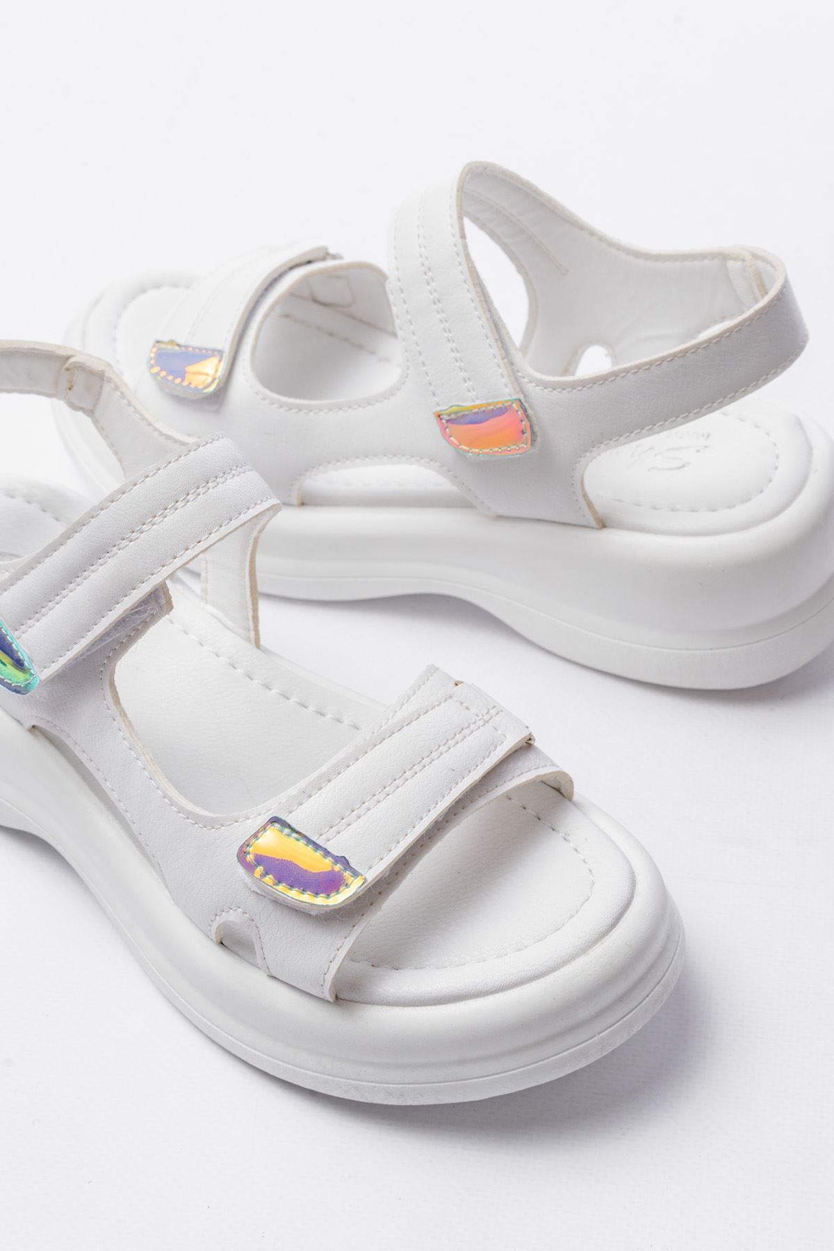 Majori Beyaz Mat Deri Tokalı Kadın Sandalet