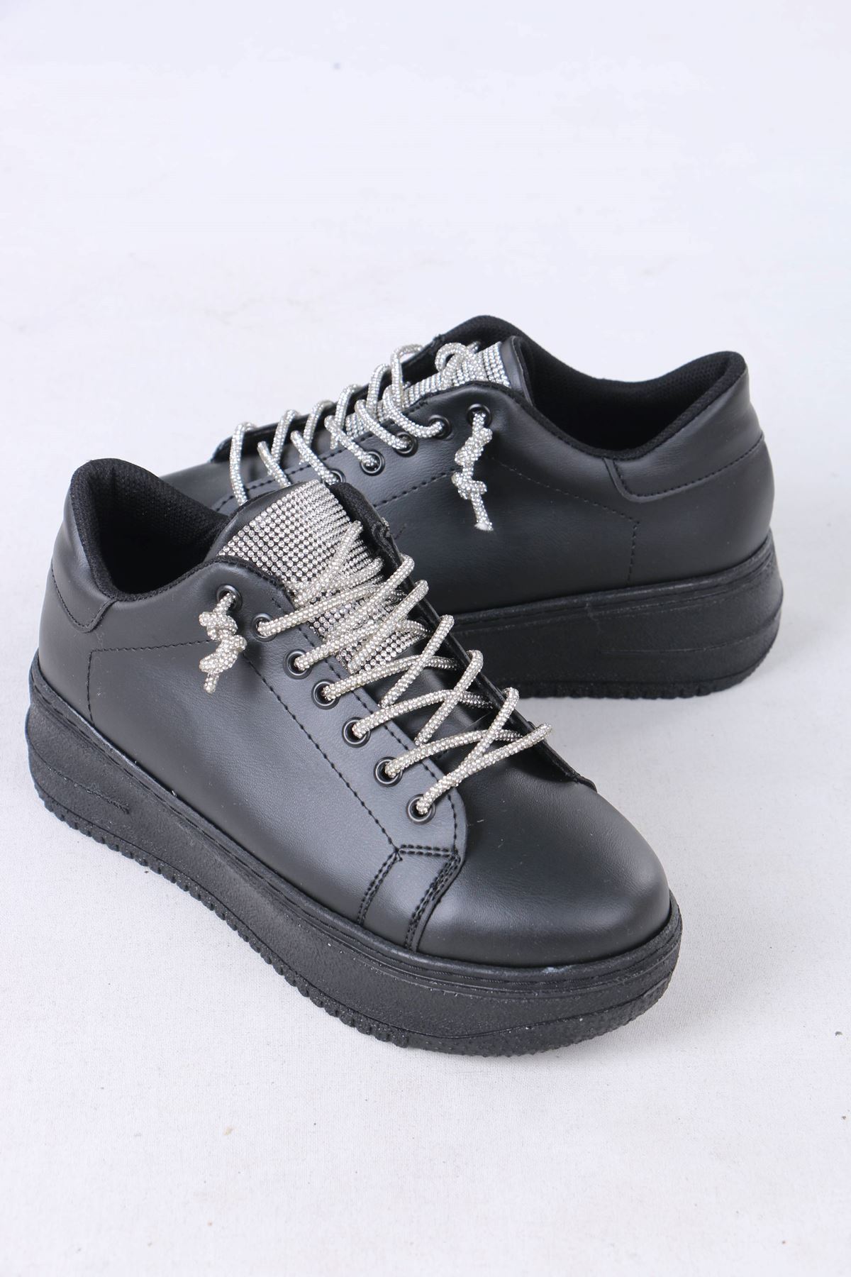 Josep Siyah Mat Deri Taşlı Kadın Spor Ayakkabı