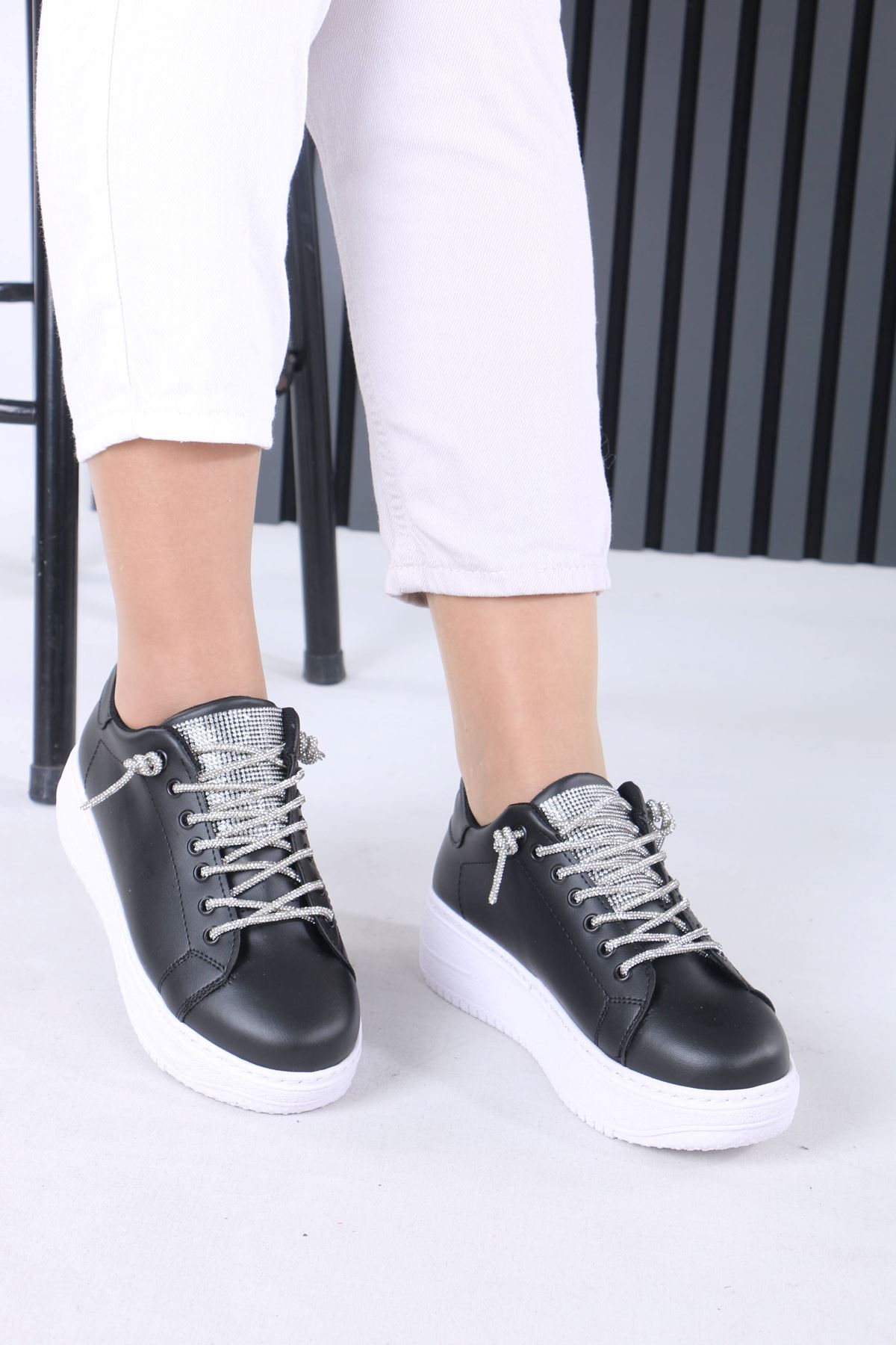Josep Siyah Beyaz Taban Mat Deri Taşlı Kadın Spor Ayakkabı