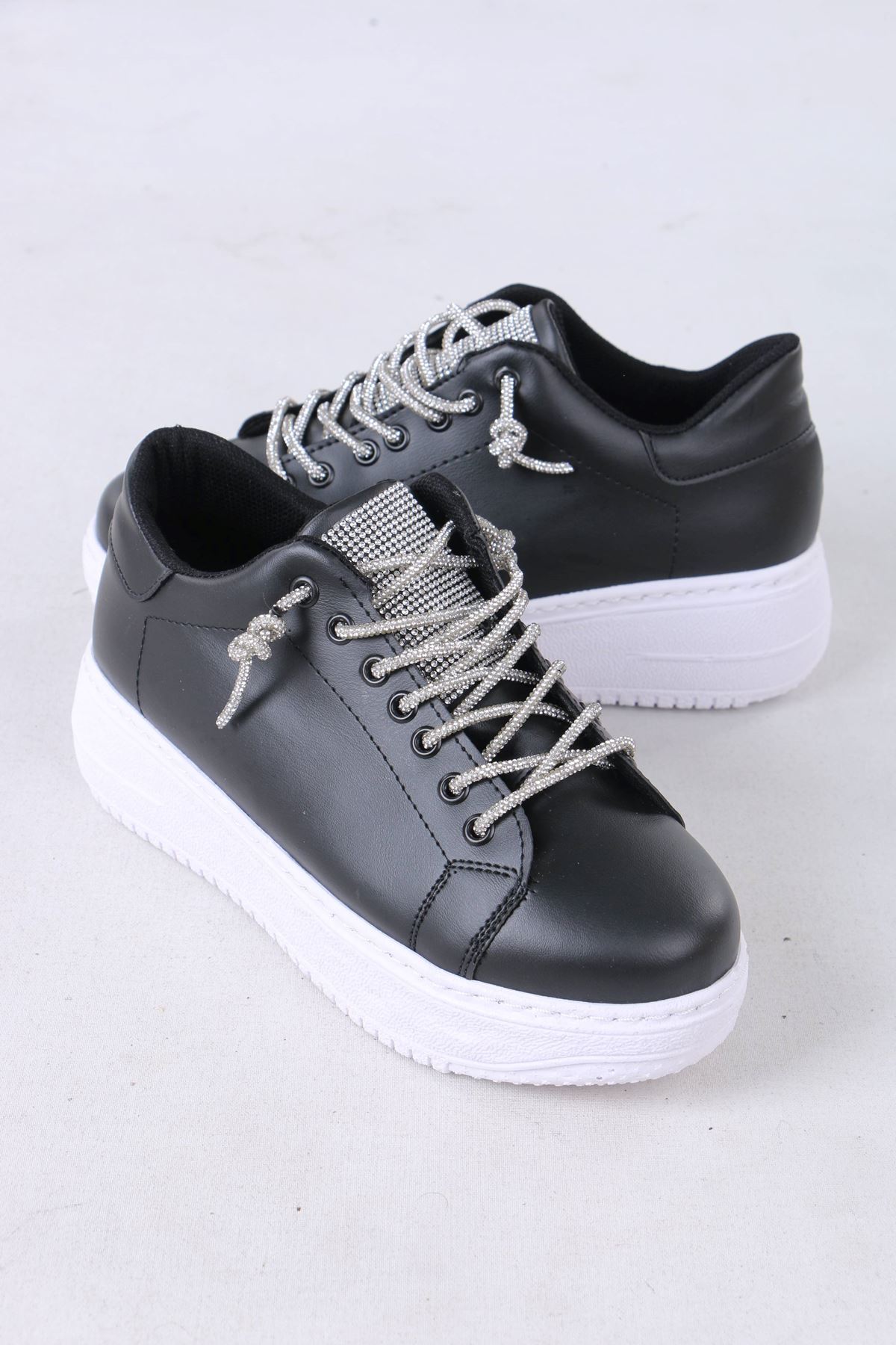 Josep Siyah Beyaz Taban Mat Deri Taşlı Kadın Spor Ayakkabı