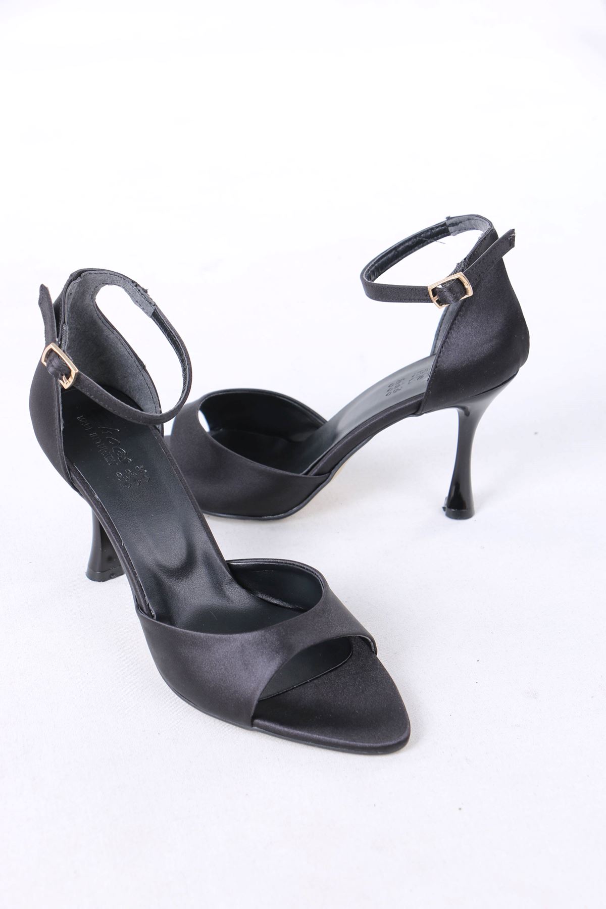 Marmion Siyah Saten İnce Topuklu Kadın Ayakkabı