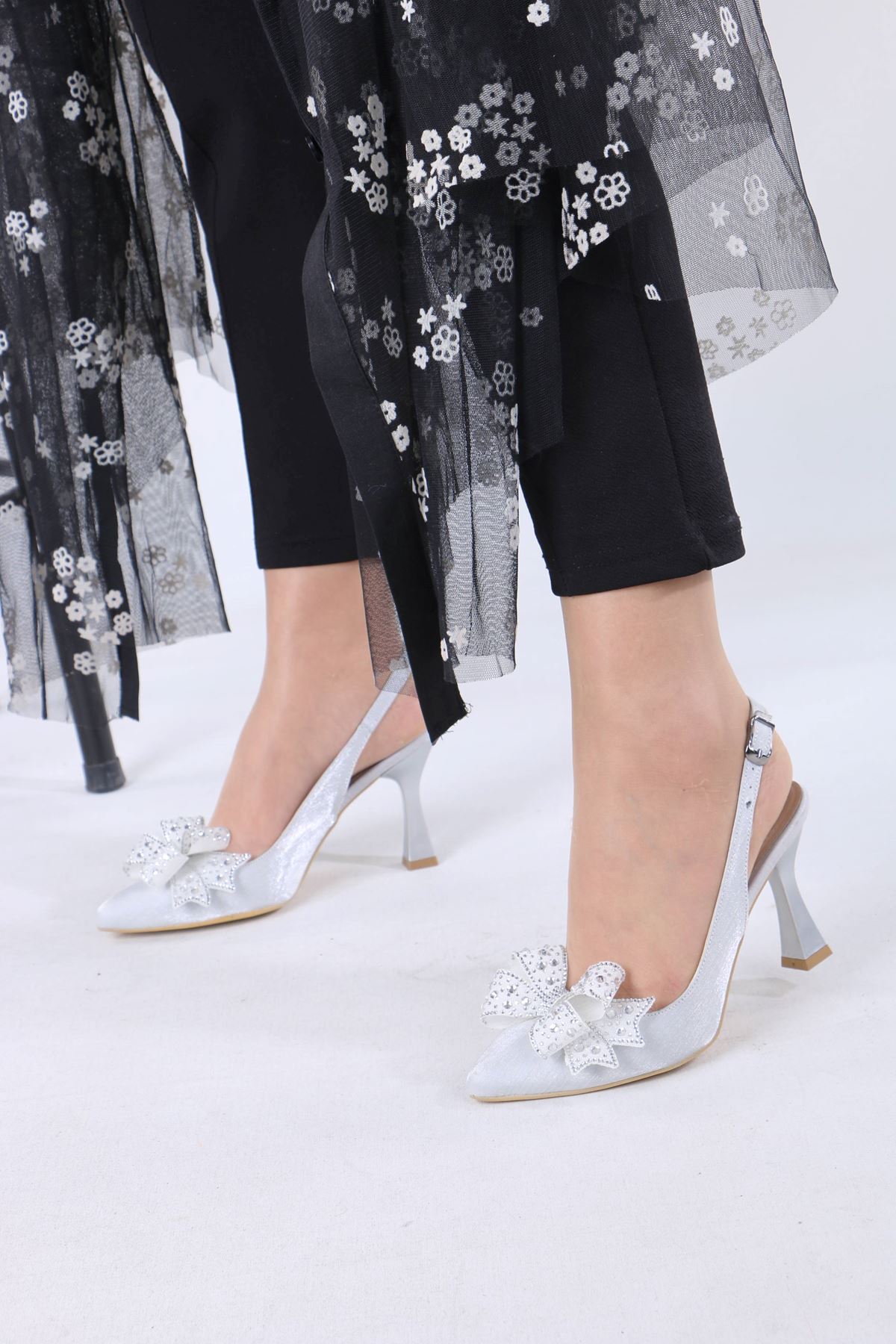Louie Gümüş Fiyonk Topuklu Kadın Ayakkabı