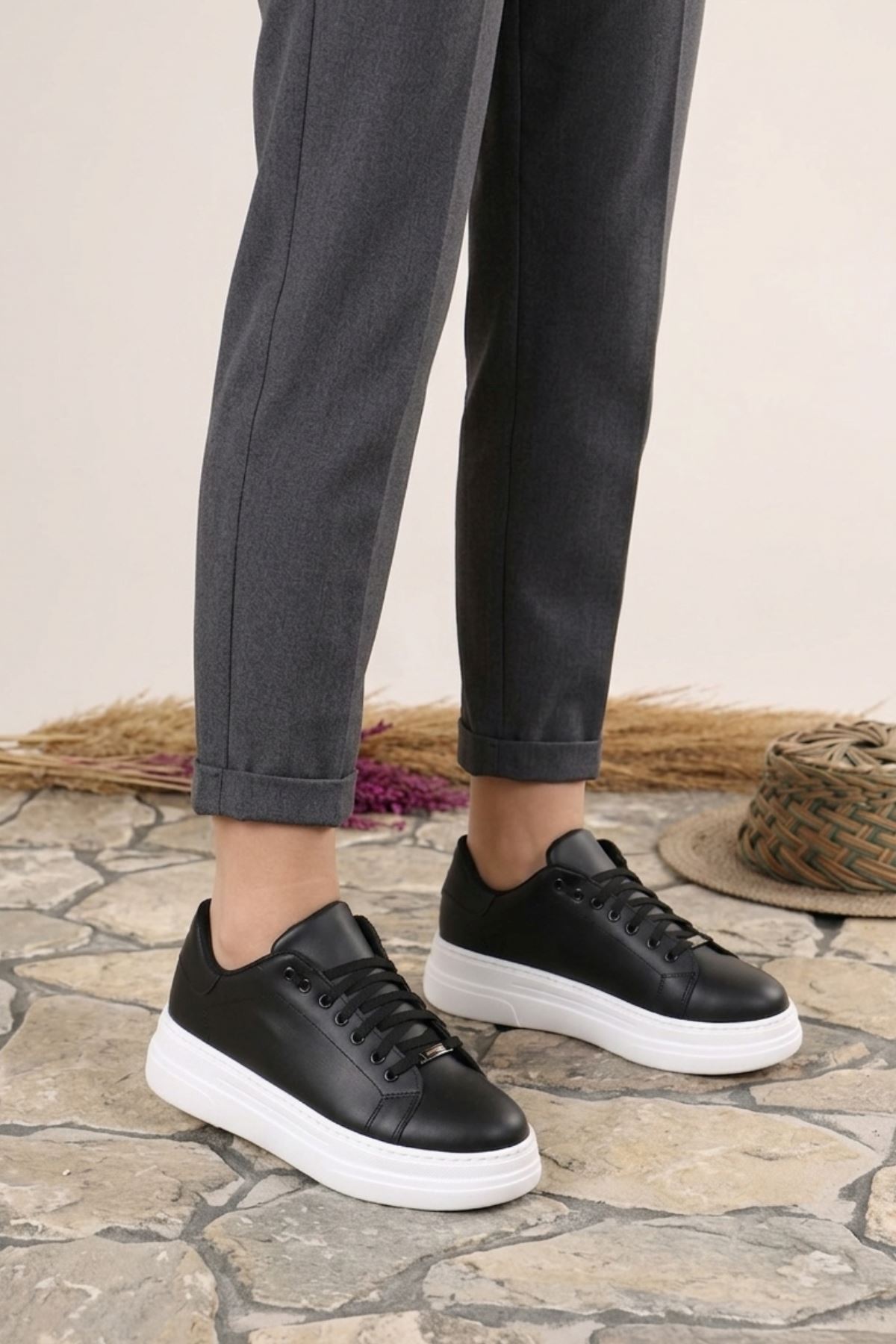 Mavise Siyah Beyaz Taban Mat Deri Kadın Spor Ayakkabı