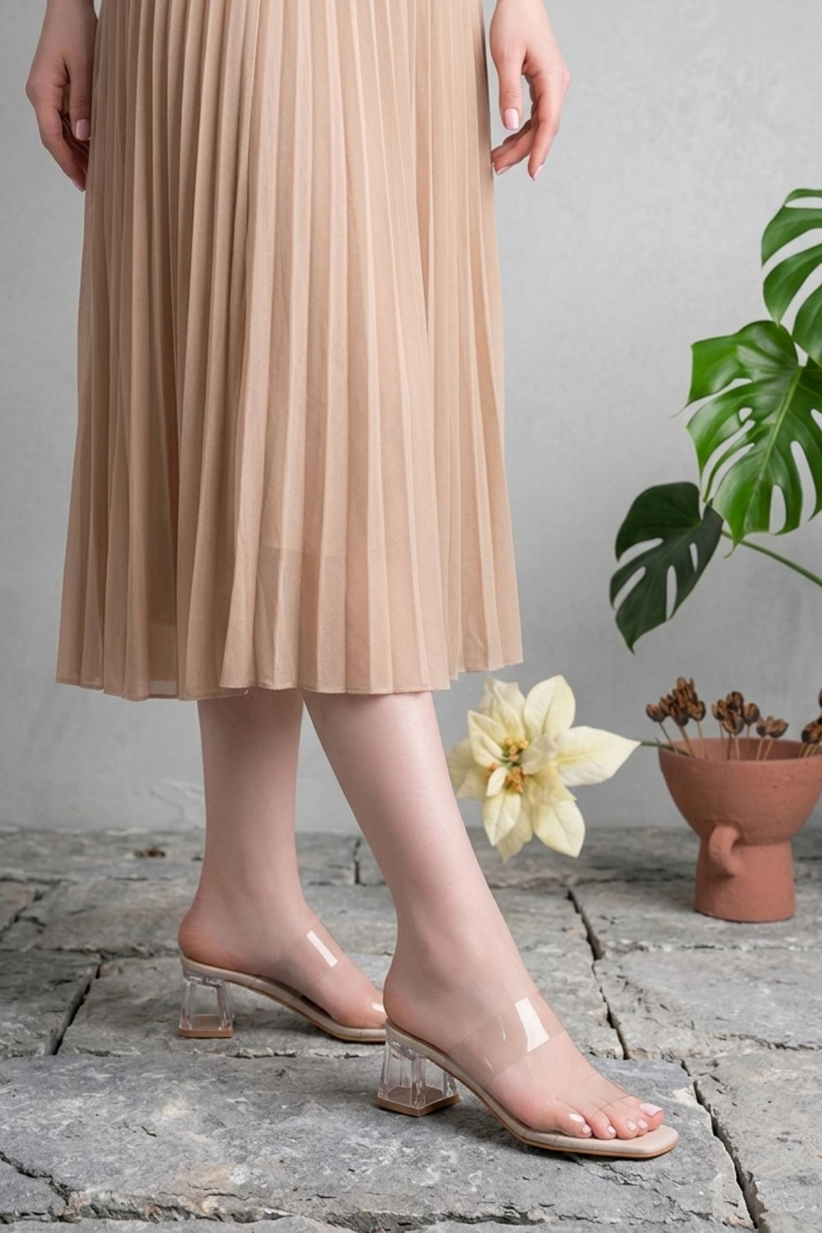 Alix Bej Şeffaf Topuklu Kadın Terlik