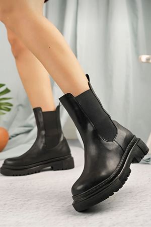 Carlo Siyah Mat Deri Yandan Lastikli Kadın Bot