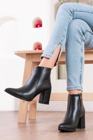 Collie Siyah Mat Deri Fermuarlı Topuklu Kadın Bot